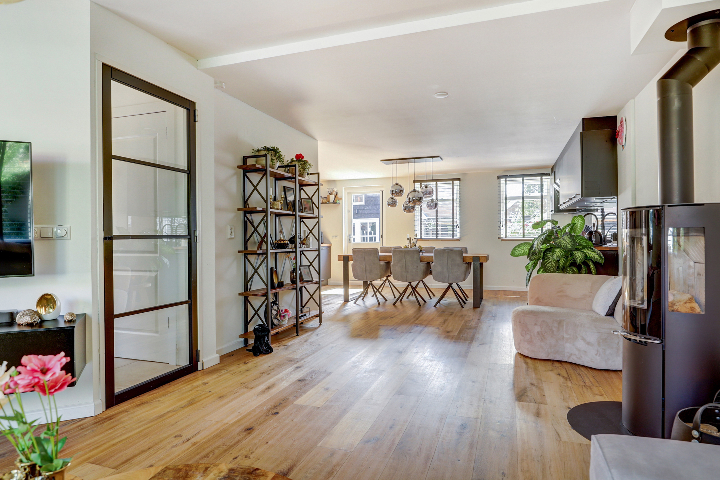 '$houseDetails->street_name'.' '.'$houseDetails->number'