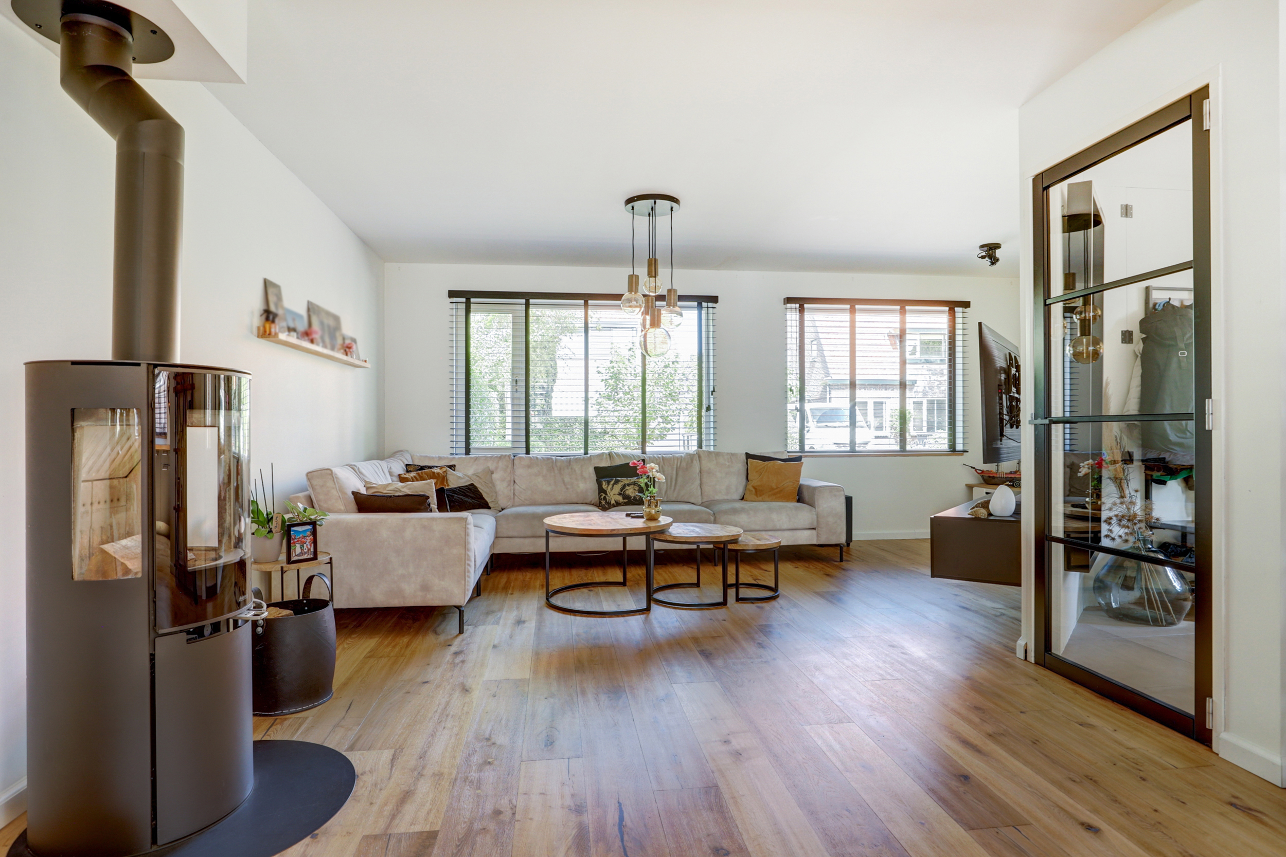 '$houseDetails->street_name'.' '.'$houseDetails->number'