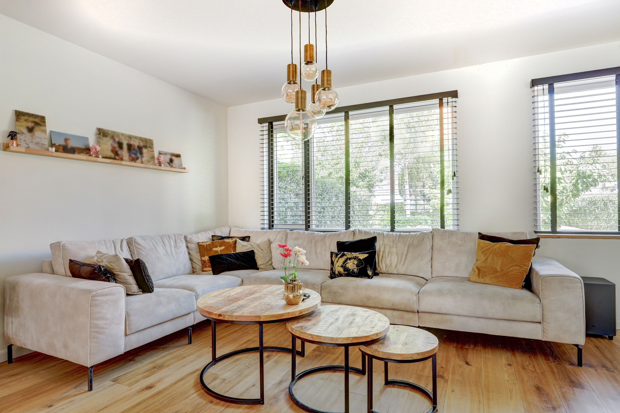 '$houseDetails->street_name'.' '.'$houseDetails->number'