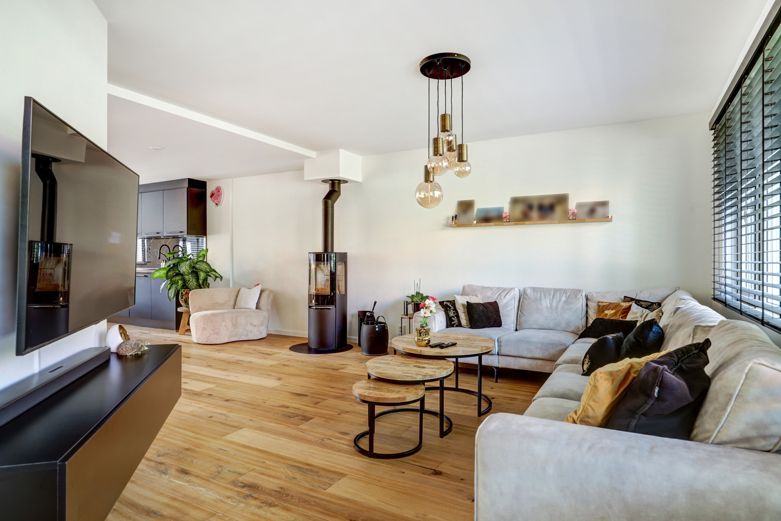 '$houseDetails->street_name'.' '.'$houseDetails->number'