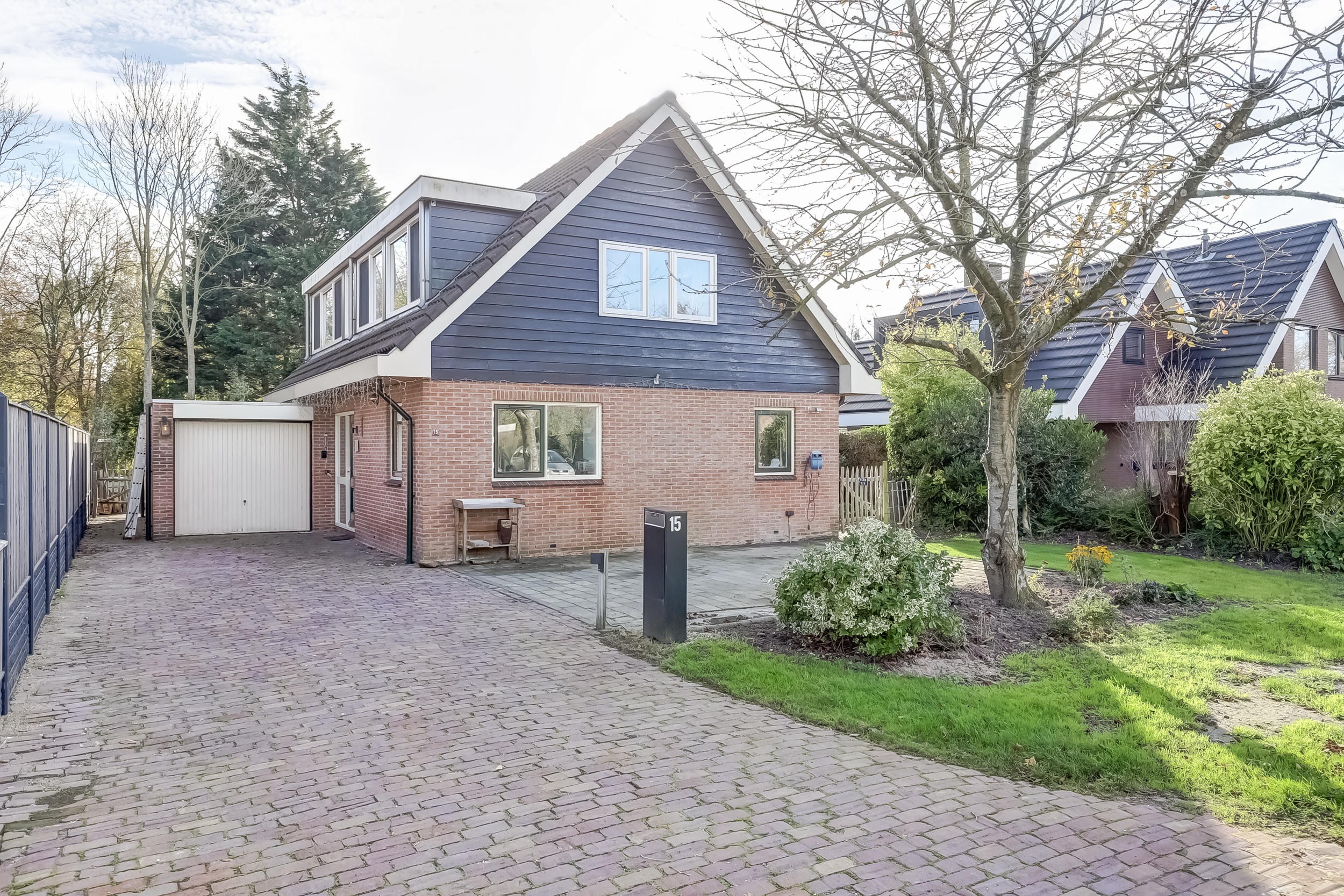 '$houseDetails->street_name'.' '.'$houseDetails->number'