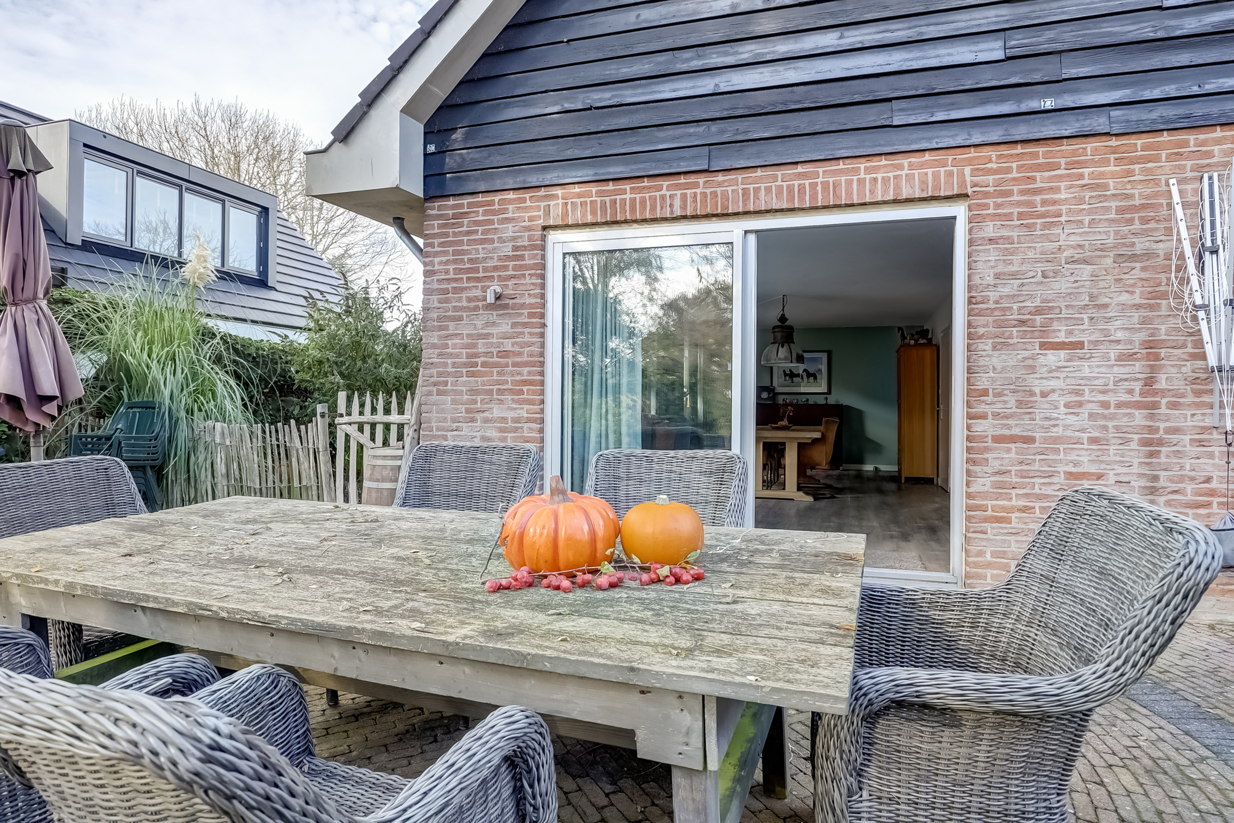 '$houseDetails->street_name'.' '.'$houseDetails->number'