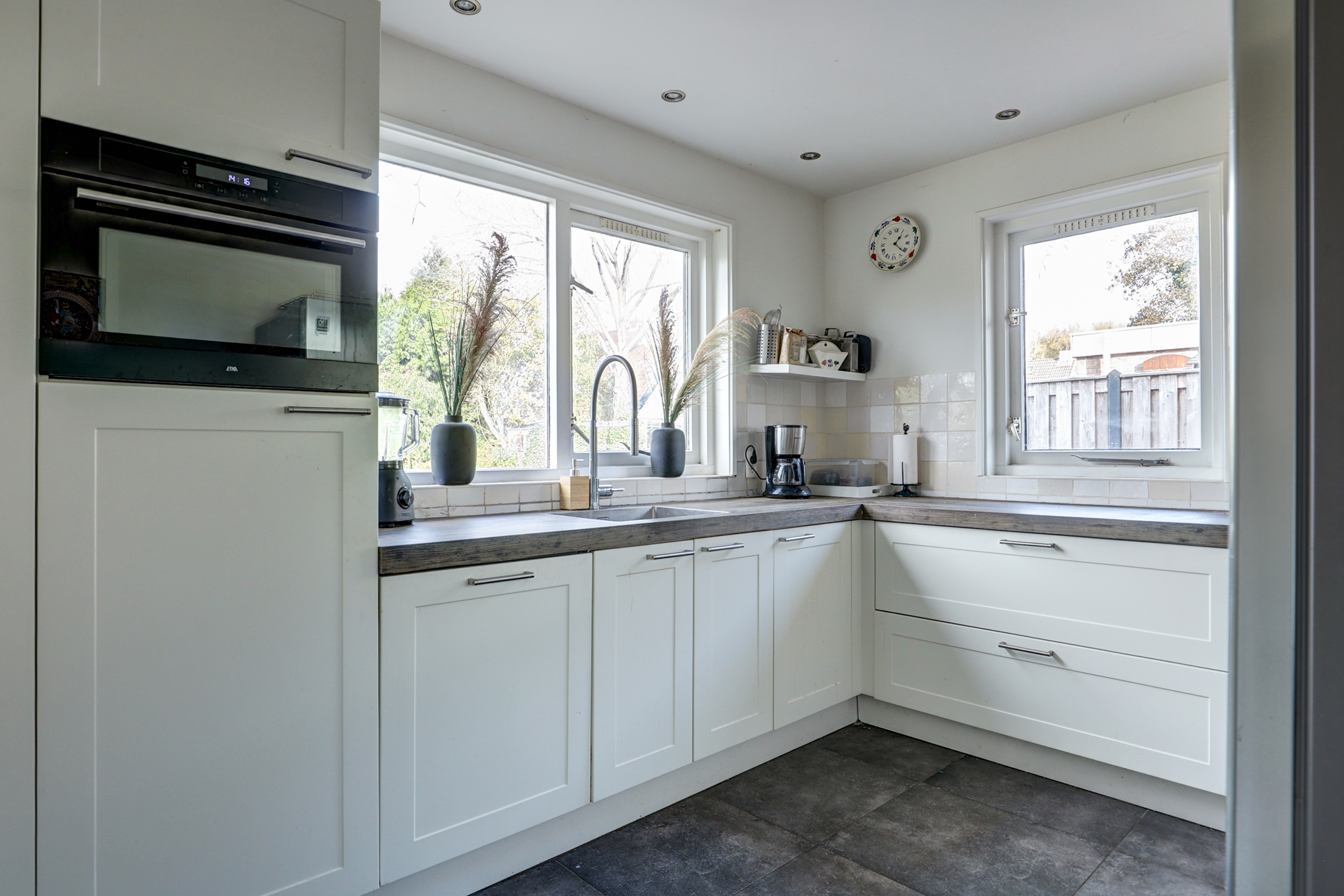 '$houseDetails->street_name'.' '.'$houseDetails->number'