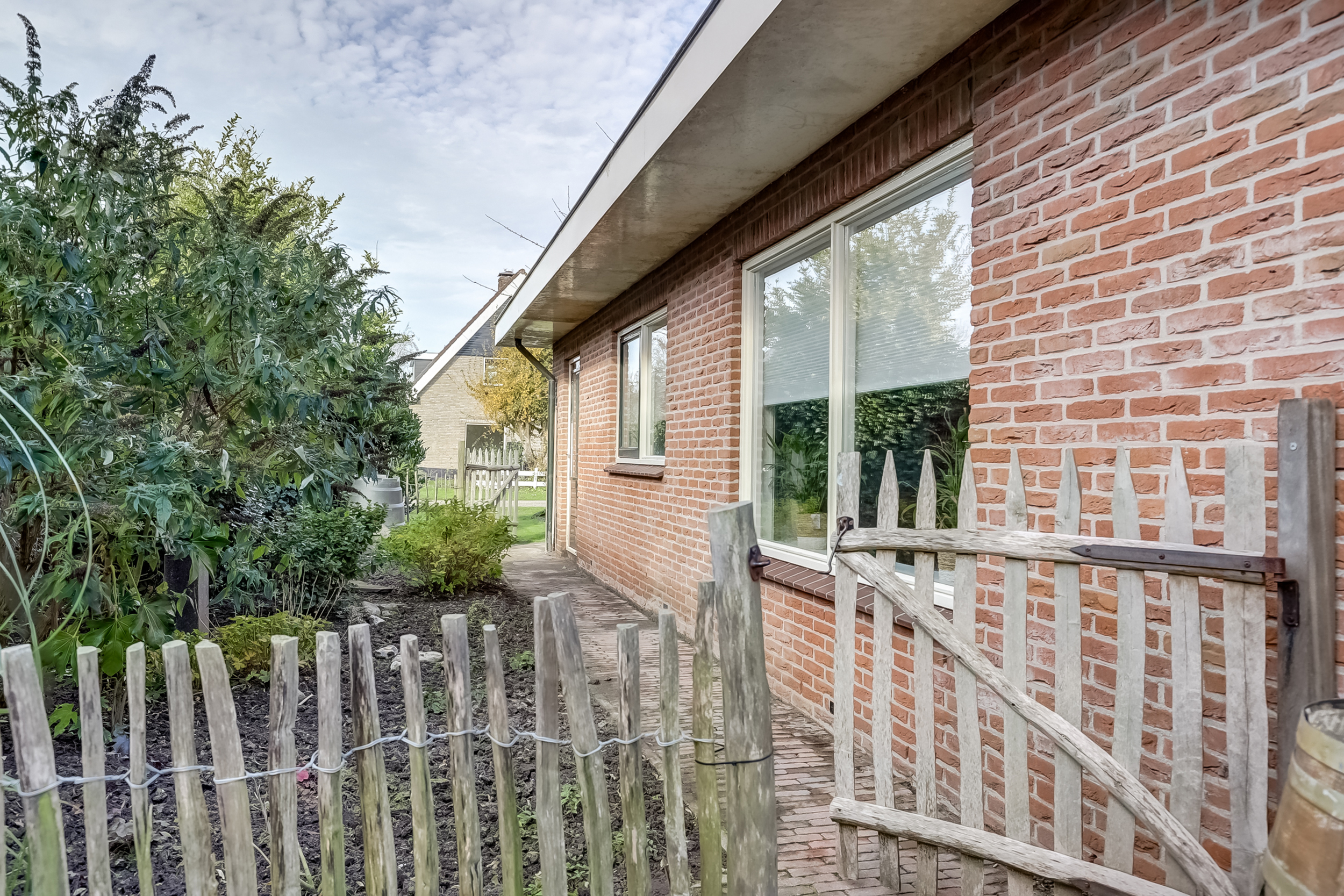 '$houseDetails->street_name'.' '.'$houseDetails->number'