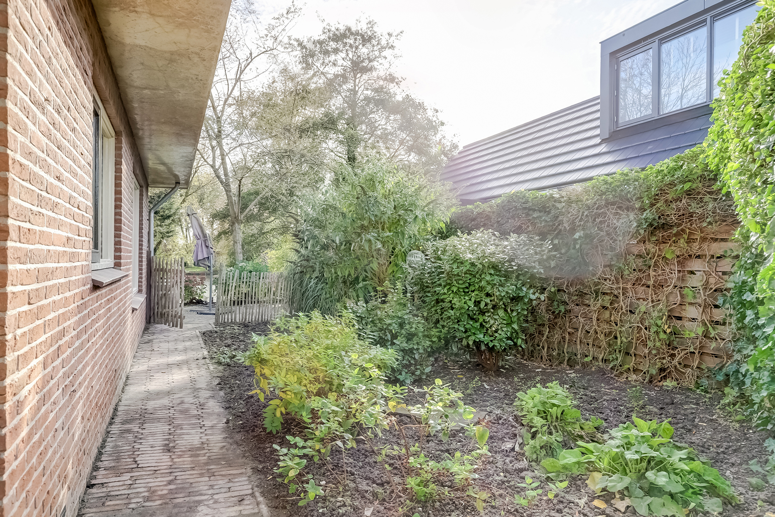 '$houseDetails->street_name'.' '.'$houseDetails->number'