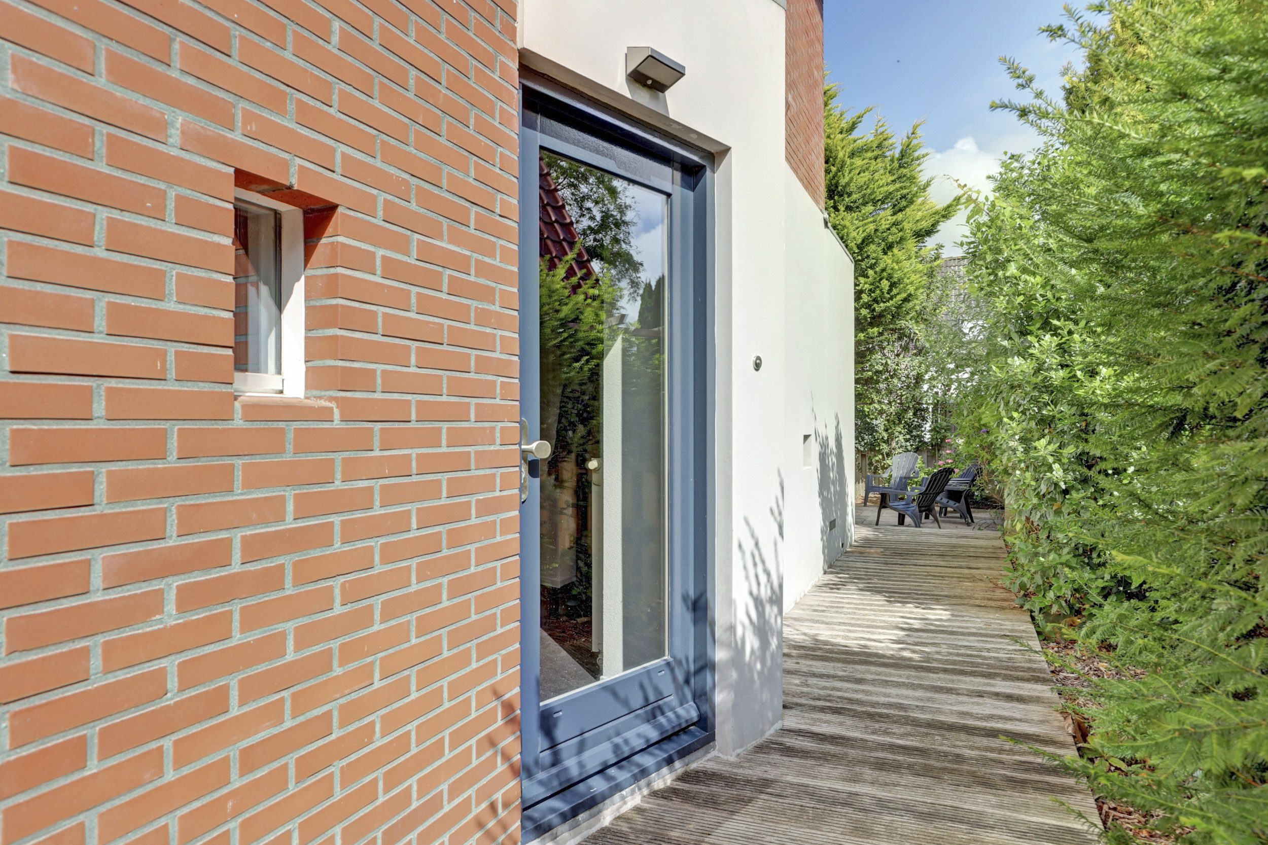'$houseDetails->street_name'.' '.'$houseDetails->number'