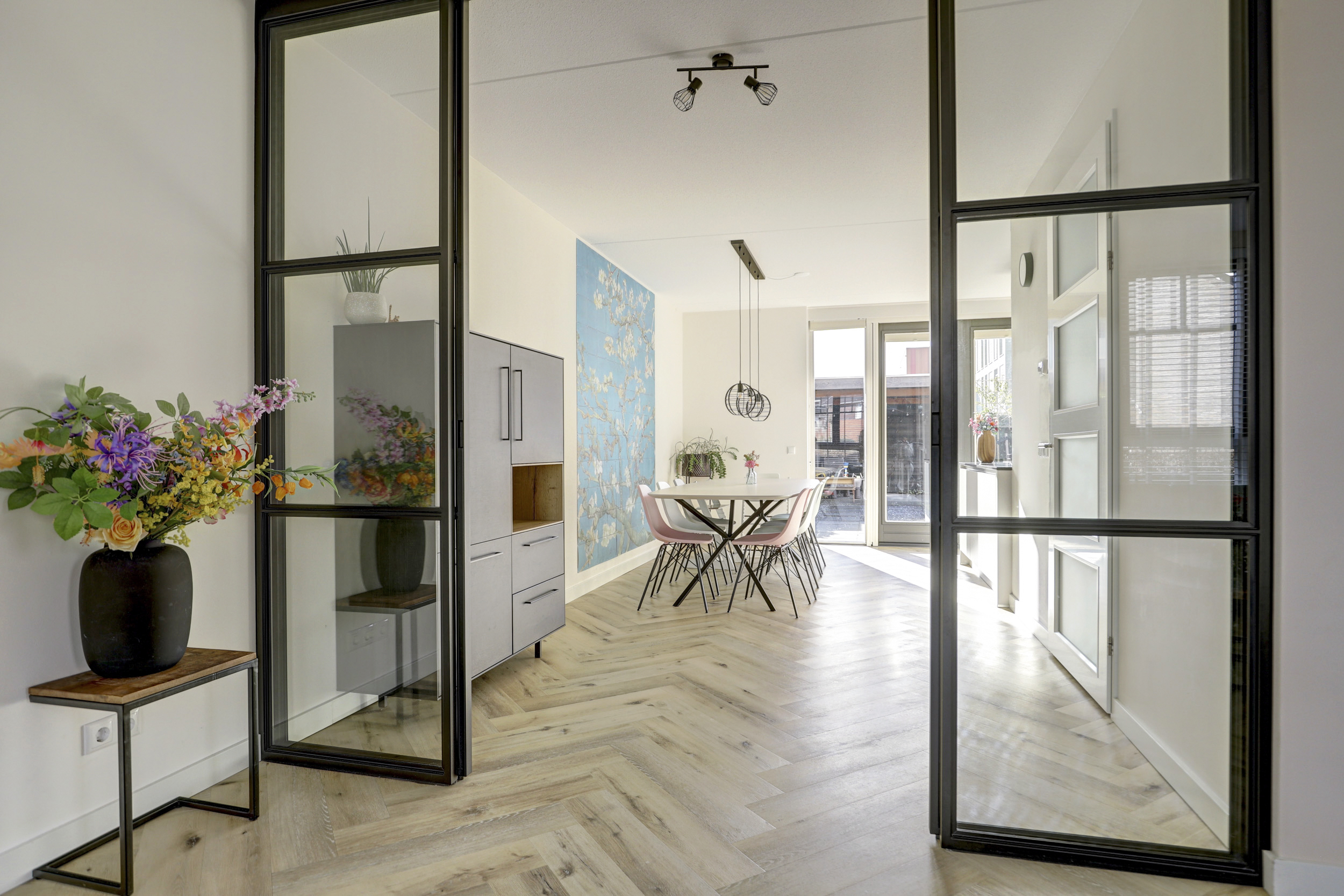 '$houseDetails->street_name'.' '.'$houseDetails->number'