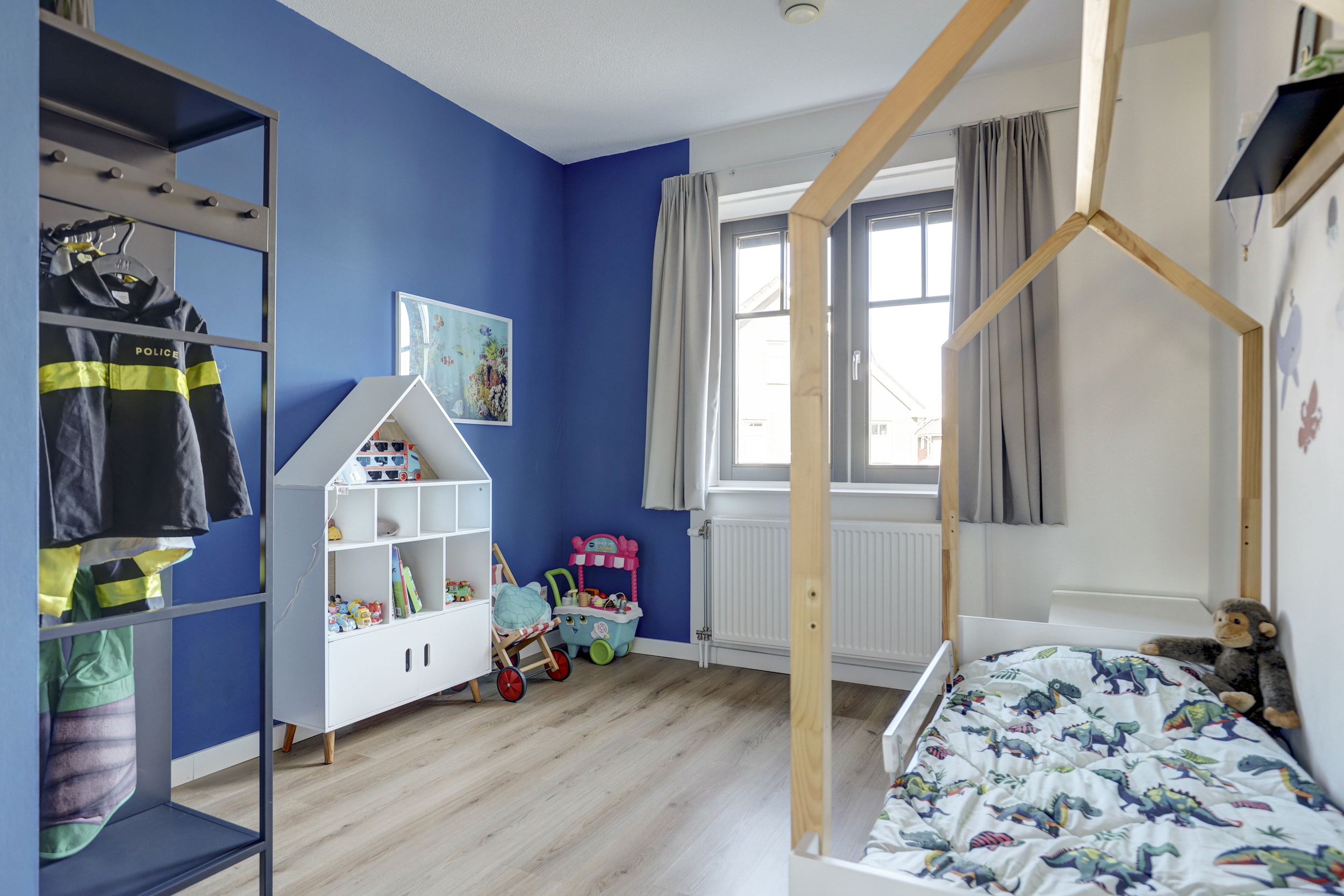 '$houseDetails->street_name'.' '.'$houseDetails->number'