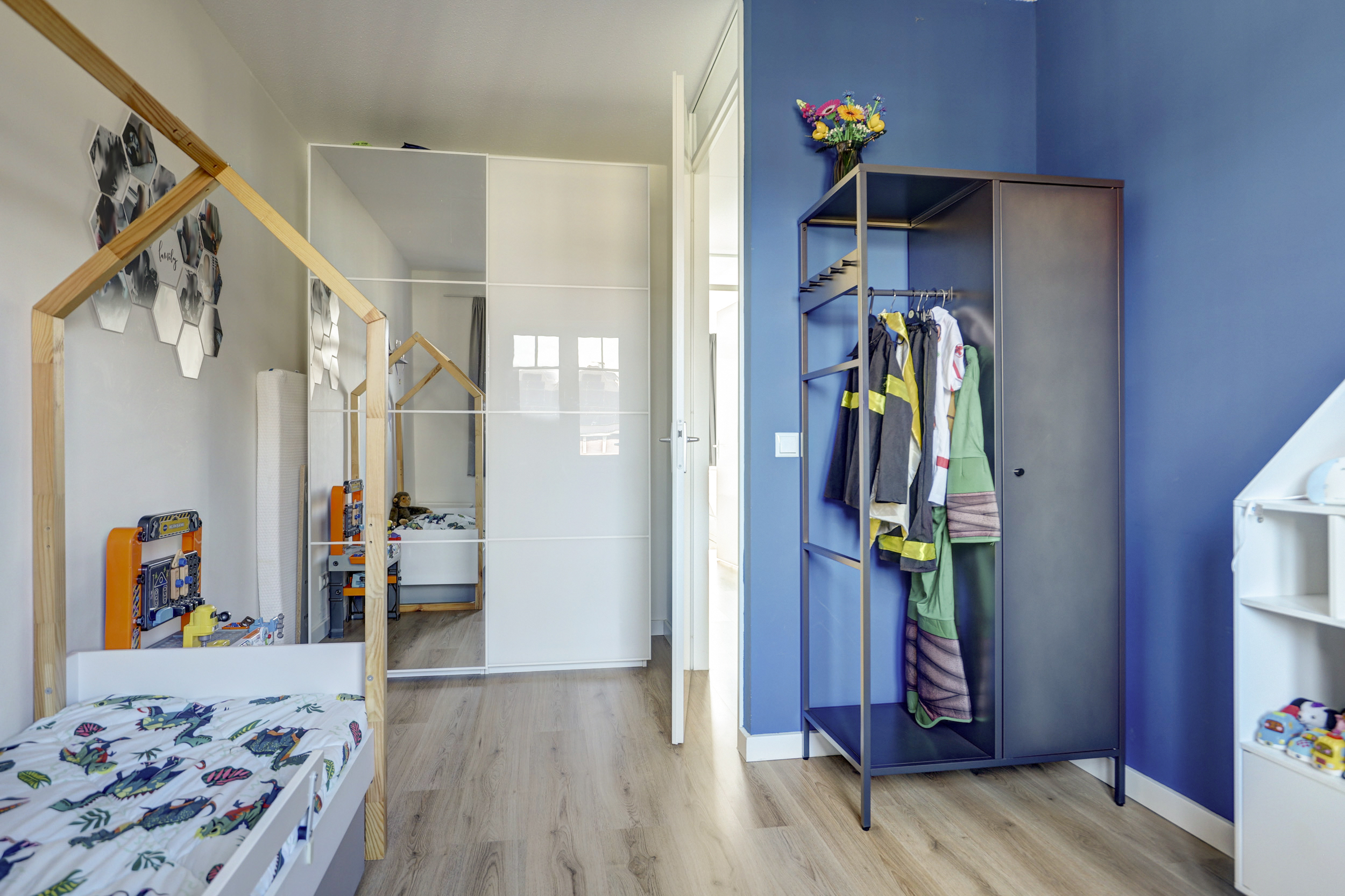 '$houseDetails->street_name'.' '.'$houseDetails->number'