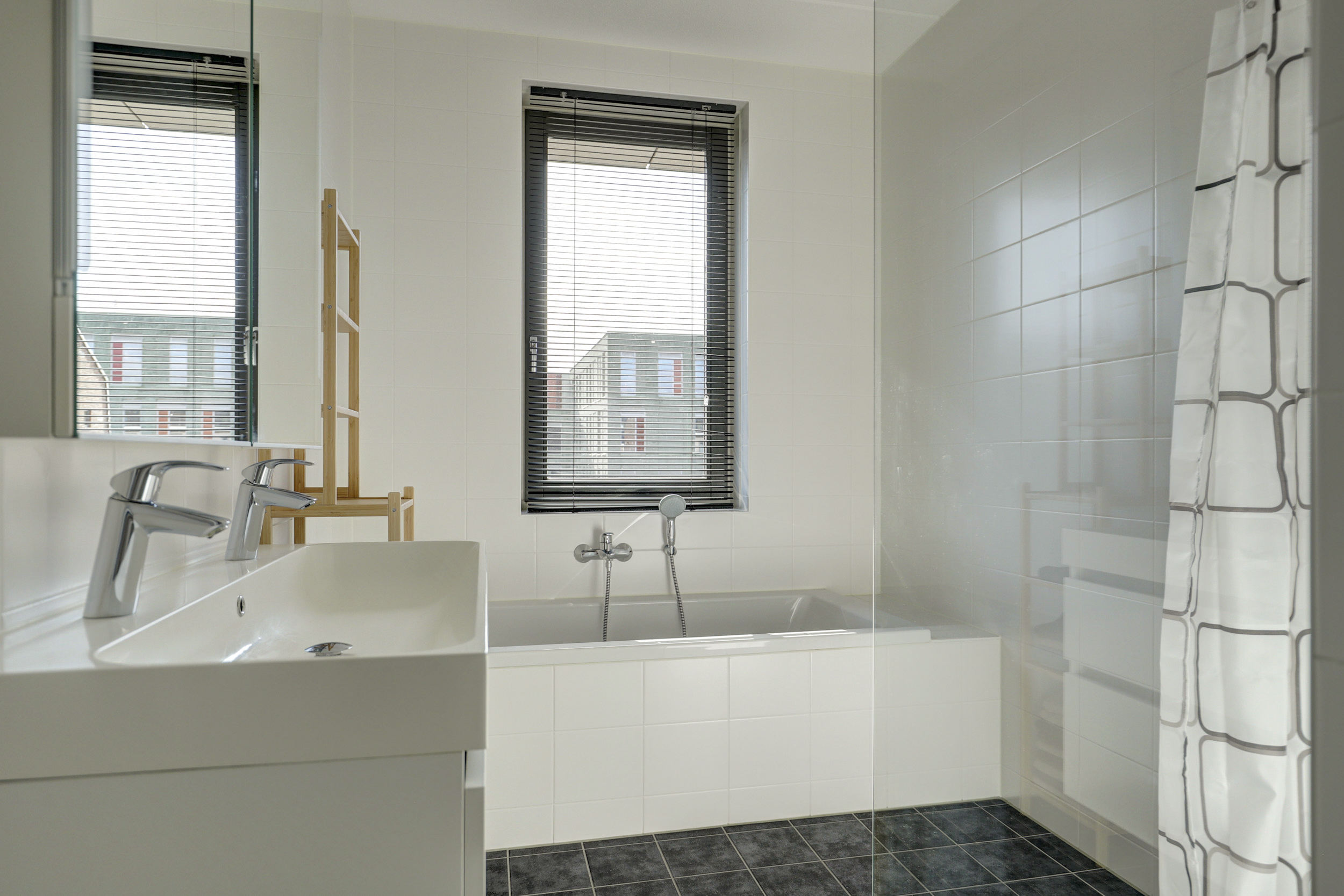 '$houseDetails->street_name'.' '.'$houseDetails->number'