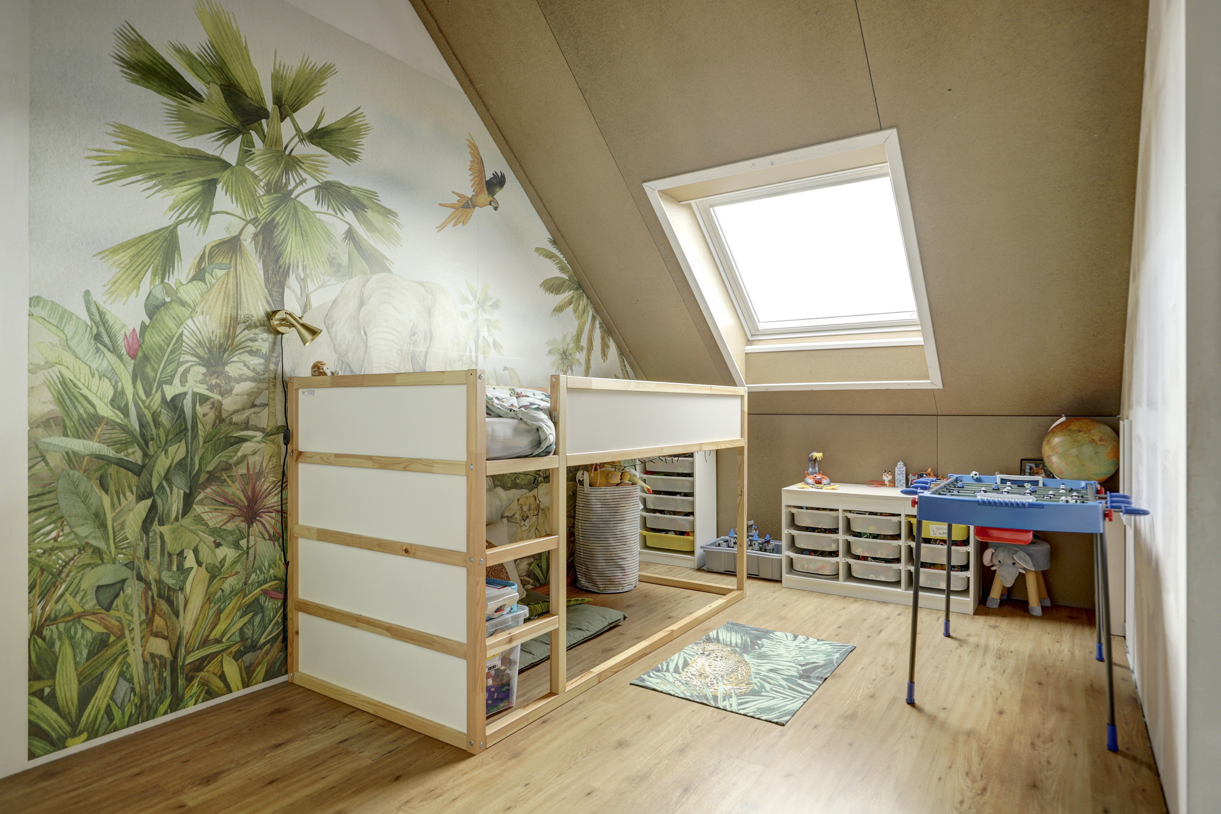 '$houseDetails->street_name'.' '.'$houseDetails->number'