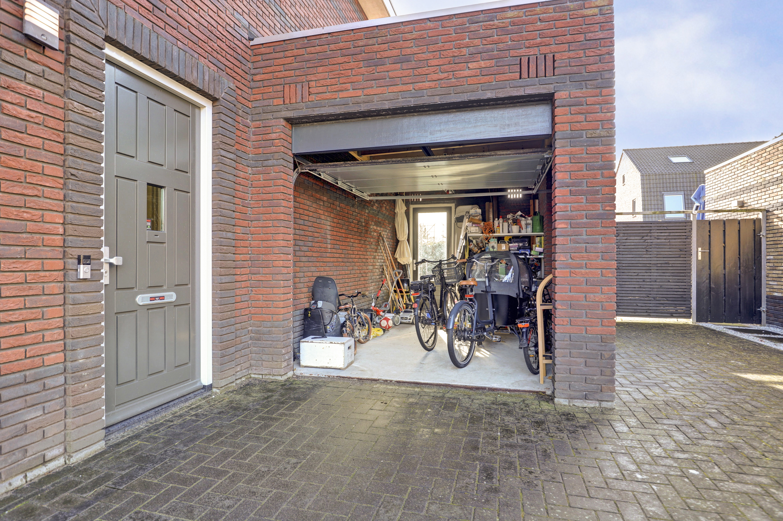 '$houseDetails->street_name'.' '.'$houseDetails->number'