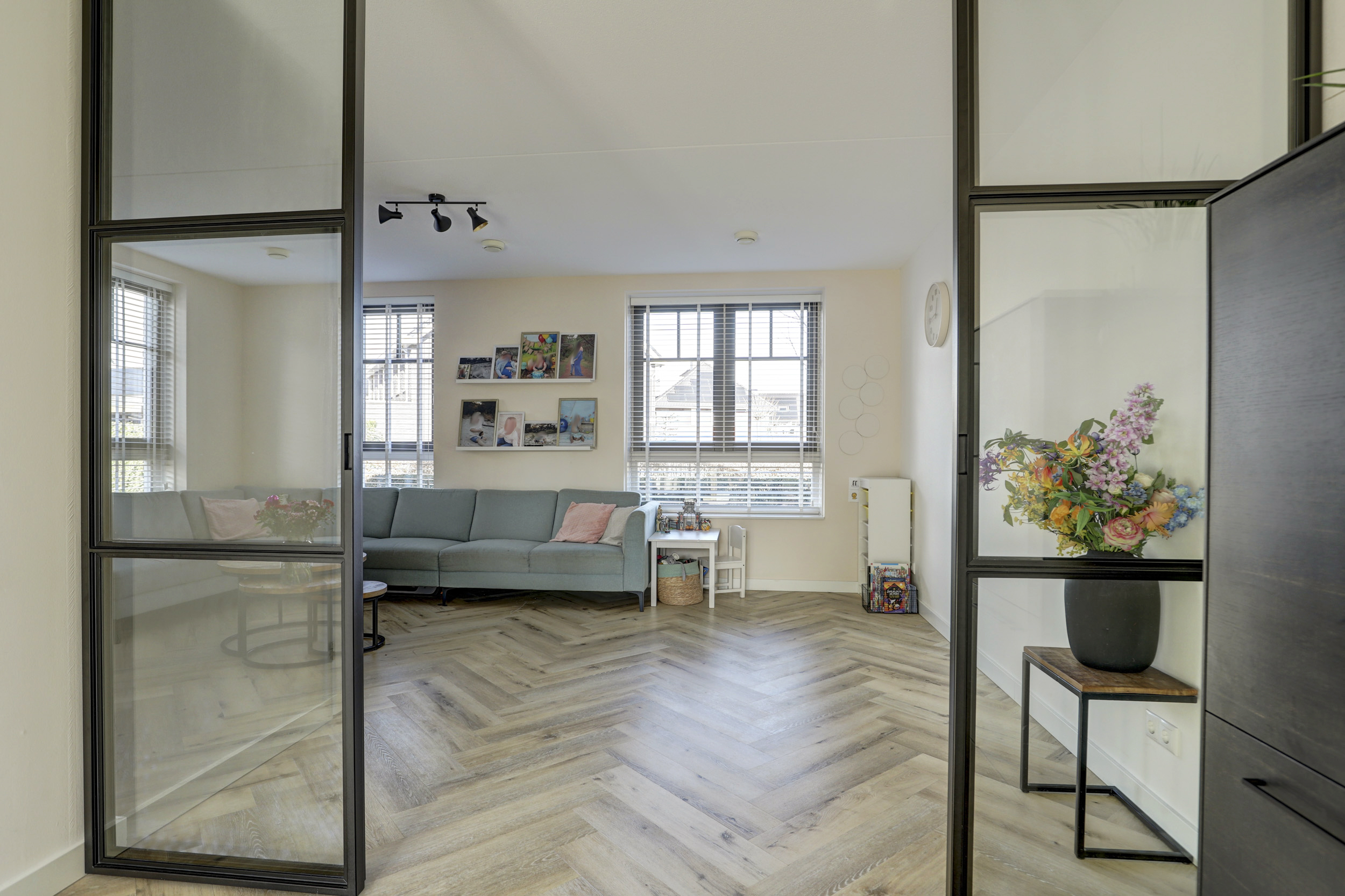 '$houseDetails->street_name'.' '.'$houseDetails->number'