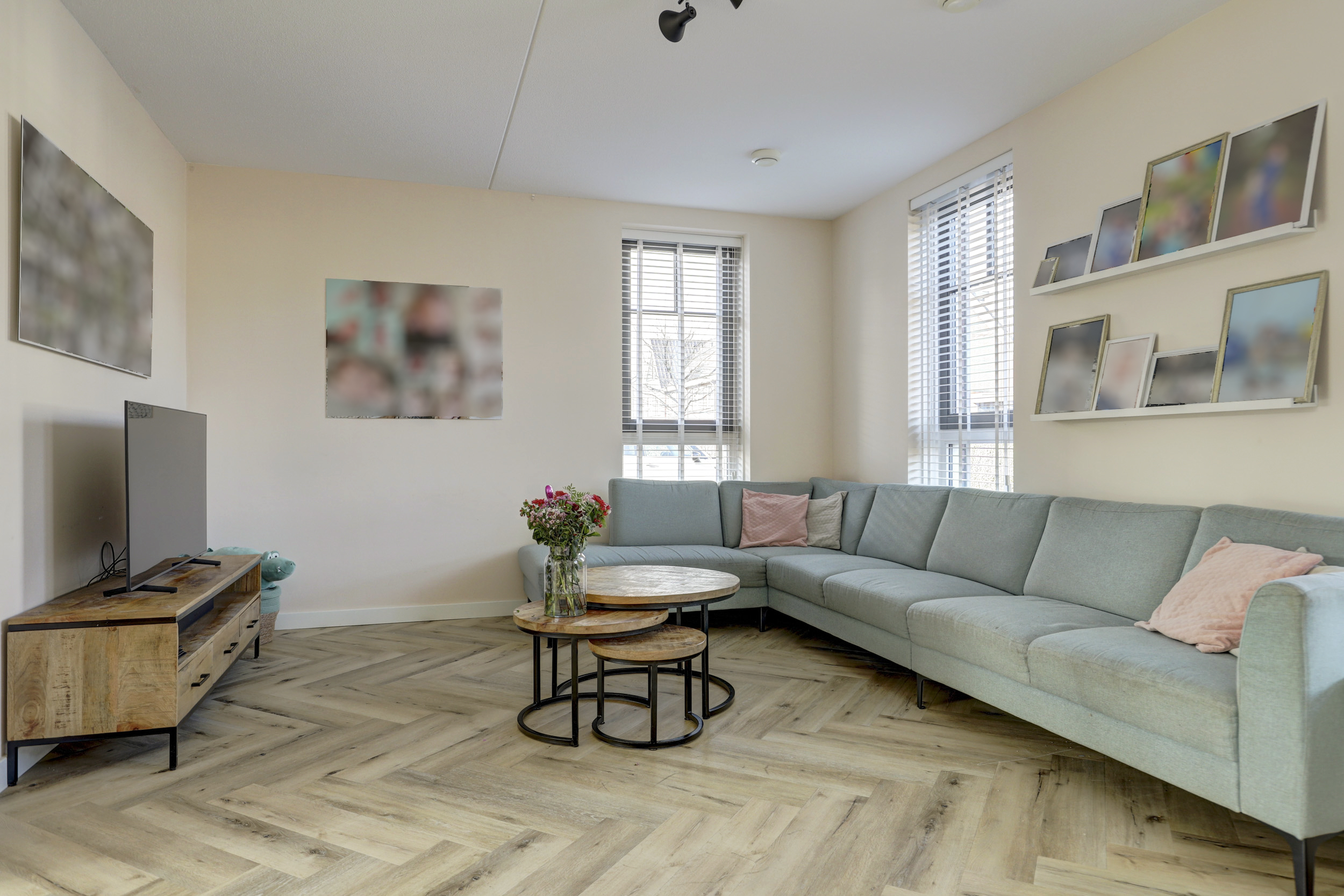 '$houseDetails->street_name'.' '.'$houseDetails->number'