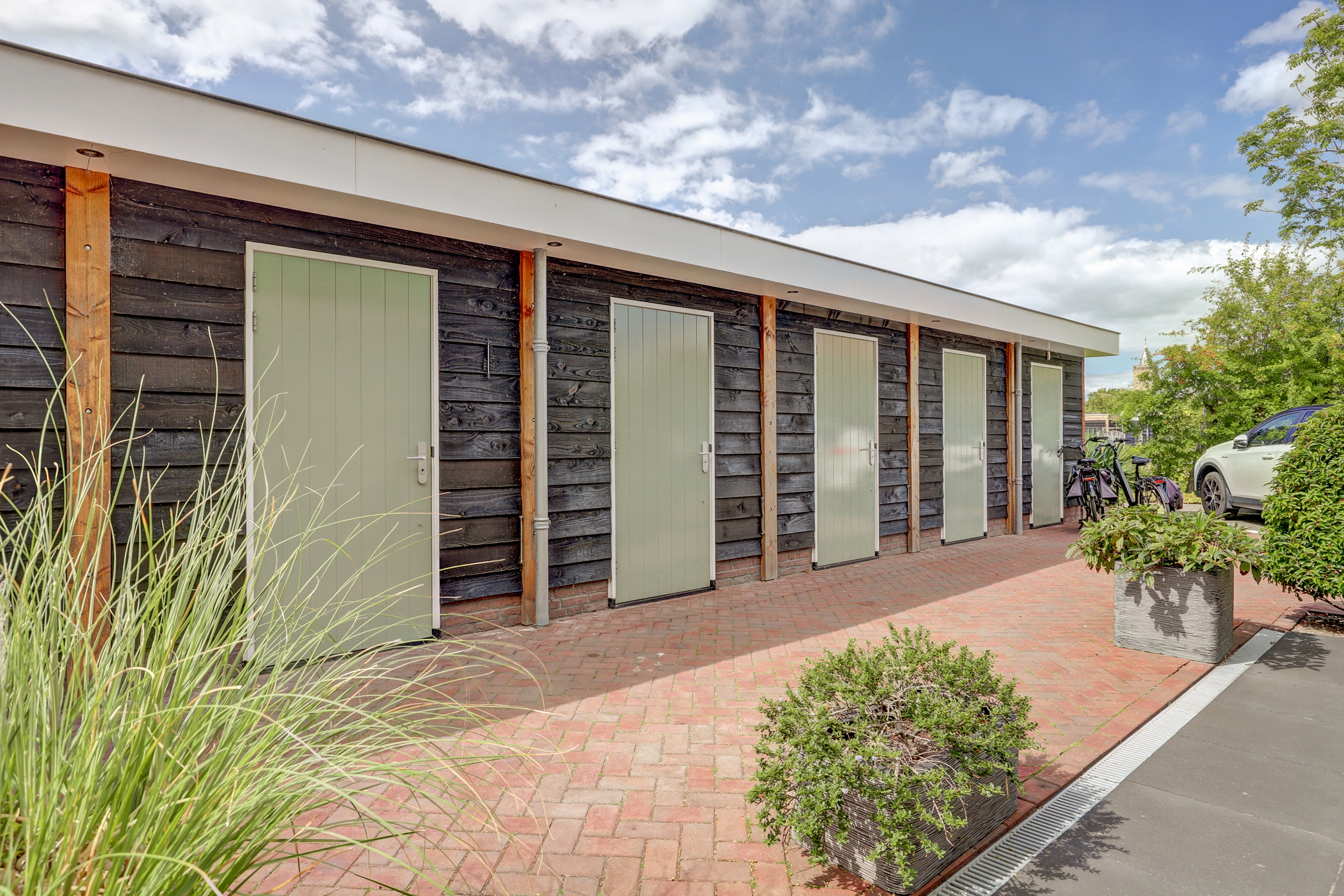 '$houseDetails->street_name'.' '.'$houseDetails->number'