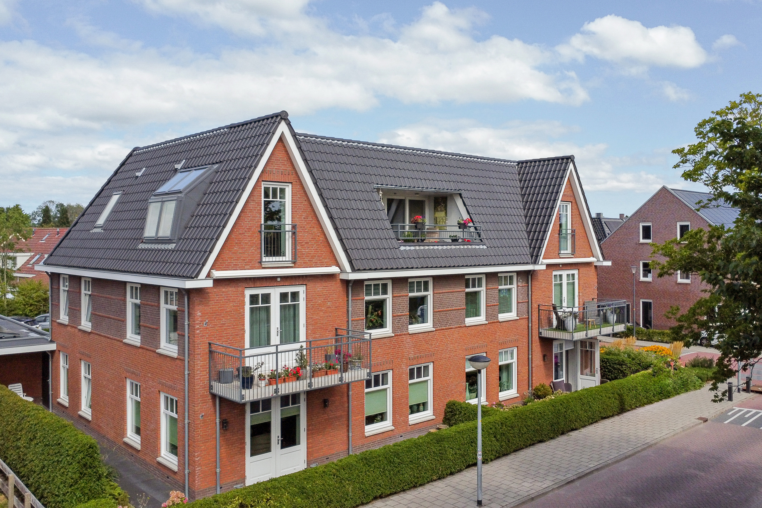 '$houseDetails->street_name'.' '.'$houseDetails->number'