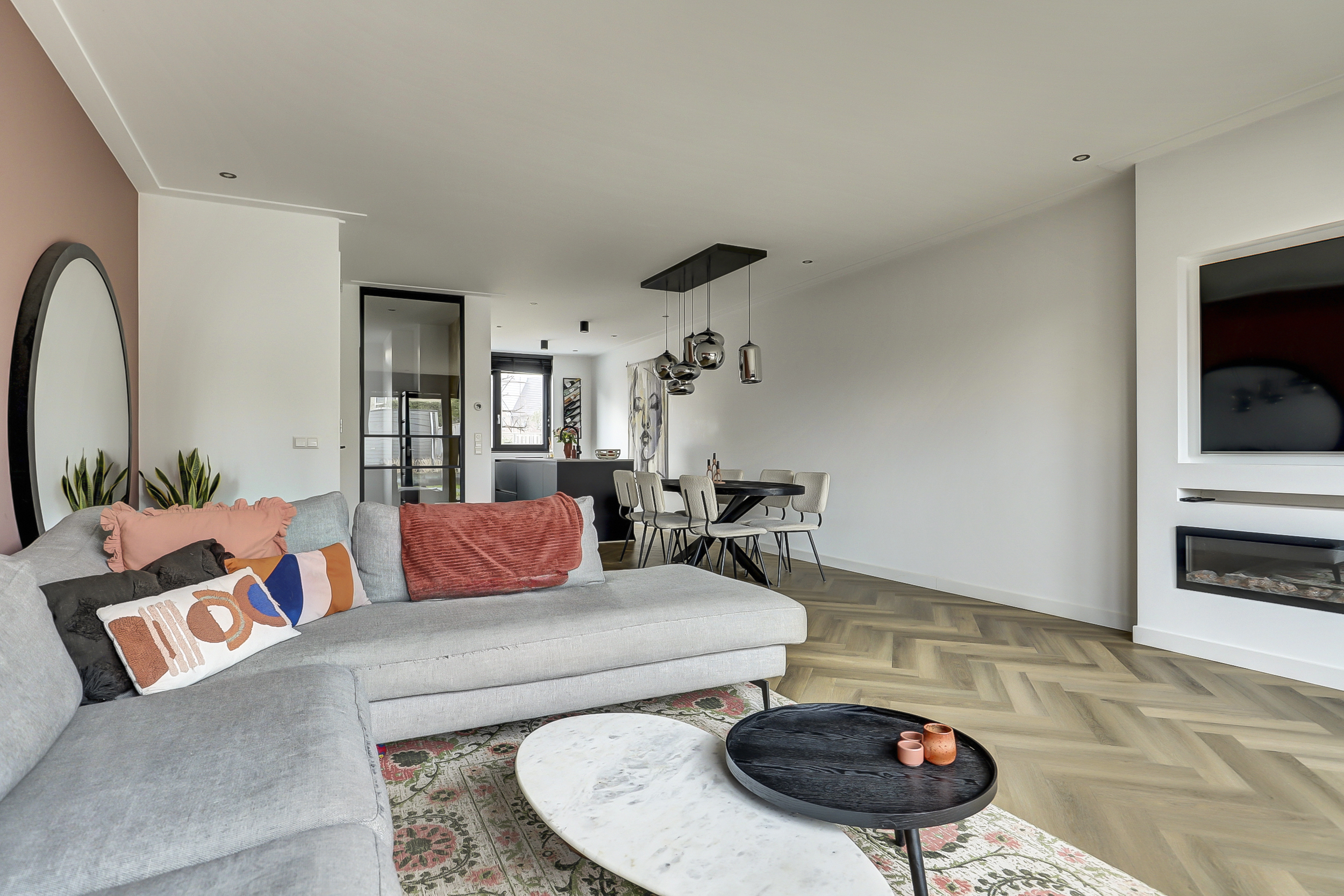 '$houseDetails->street_name'.' '.'$houseDetails->number'