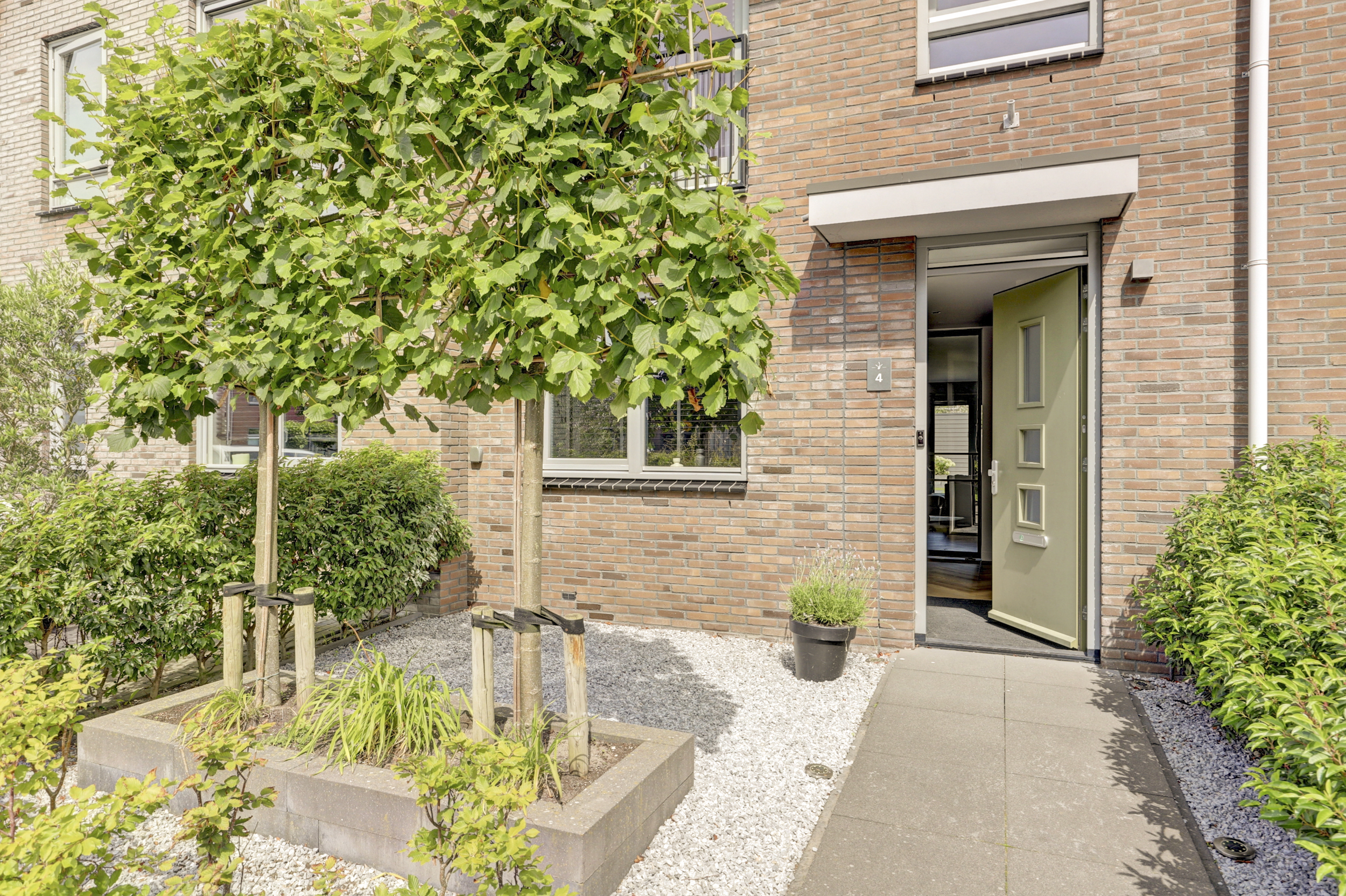 '$houseDetails->street_name'.' '.'$houseDetails->number'