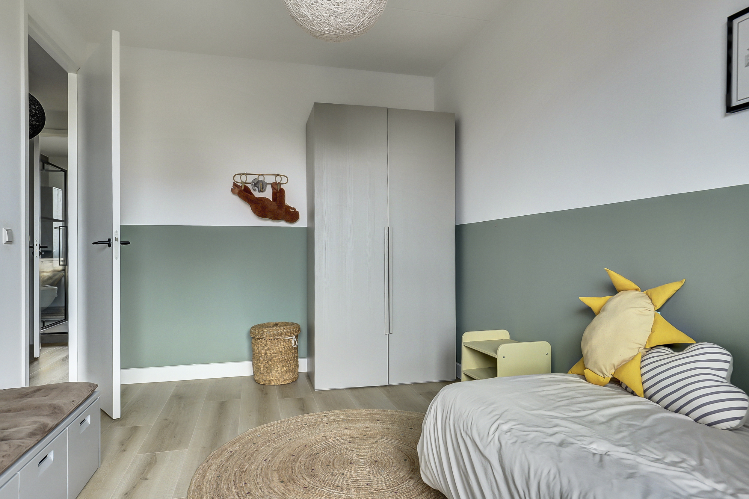 '$houseDetails->street_name'.' '.'$houseDetails->number'