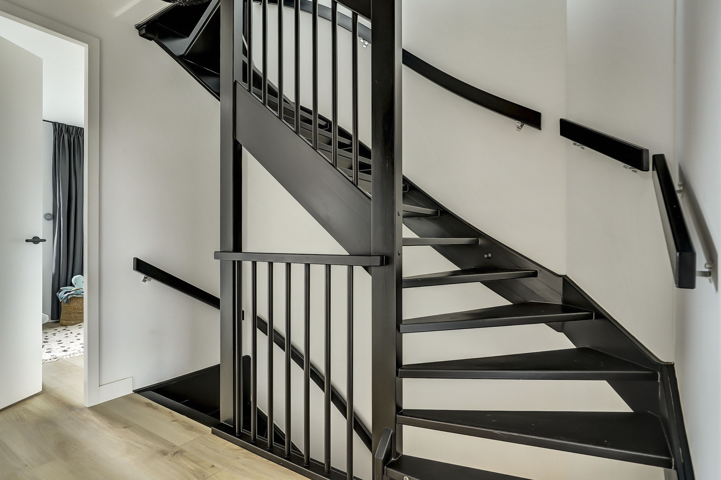 '$houseDetails->street_name'.' '.'$houseDetails->number'