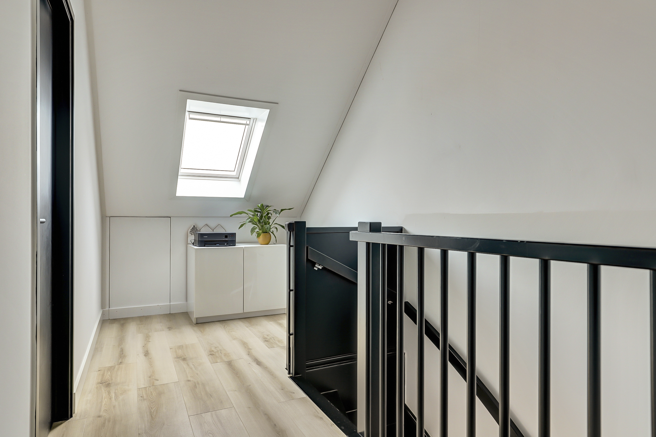 '$houseDetails->street_name'.' '.'$houseDetails->number'