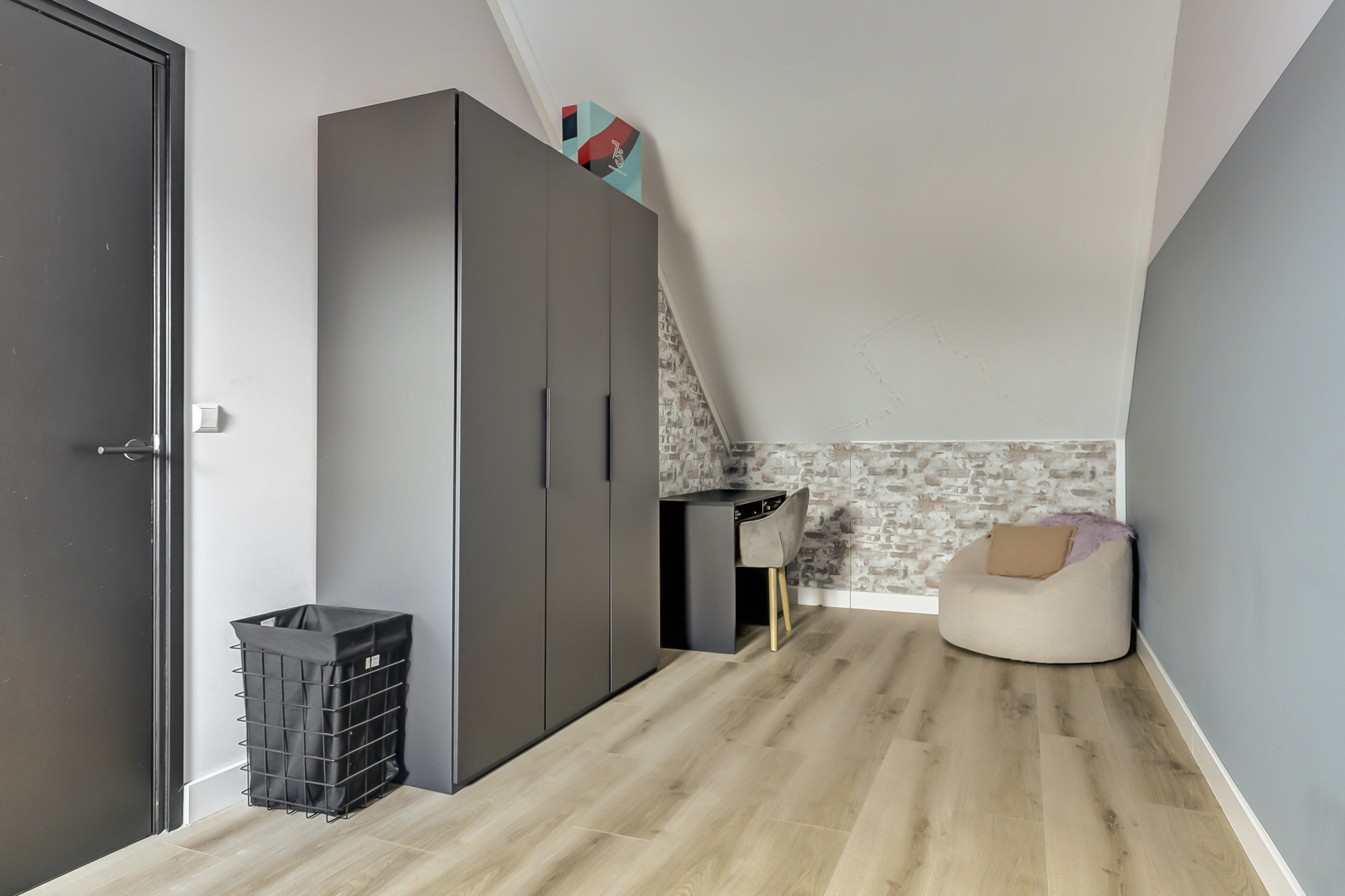 '$houseDetails->street_name'.' '.'$houseDetails->number'