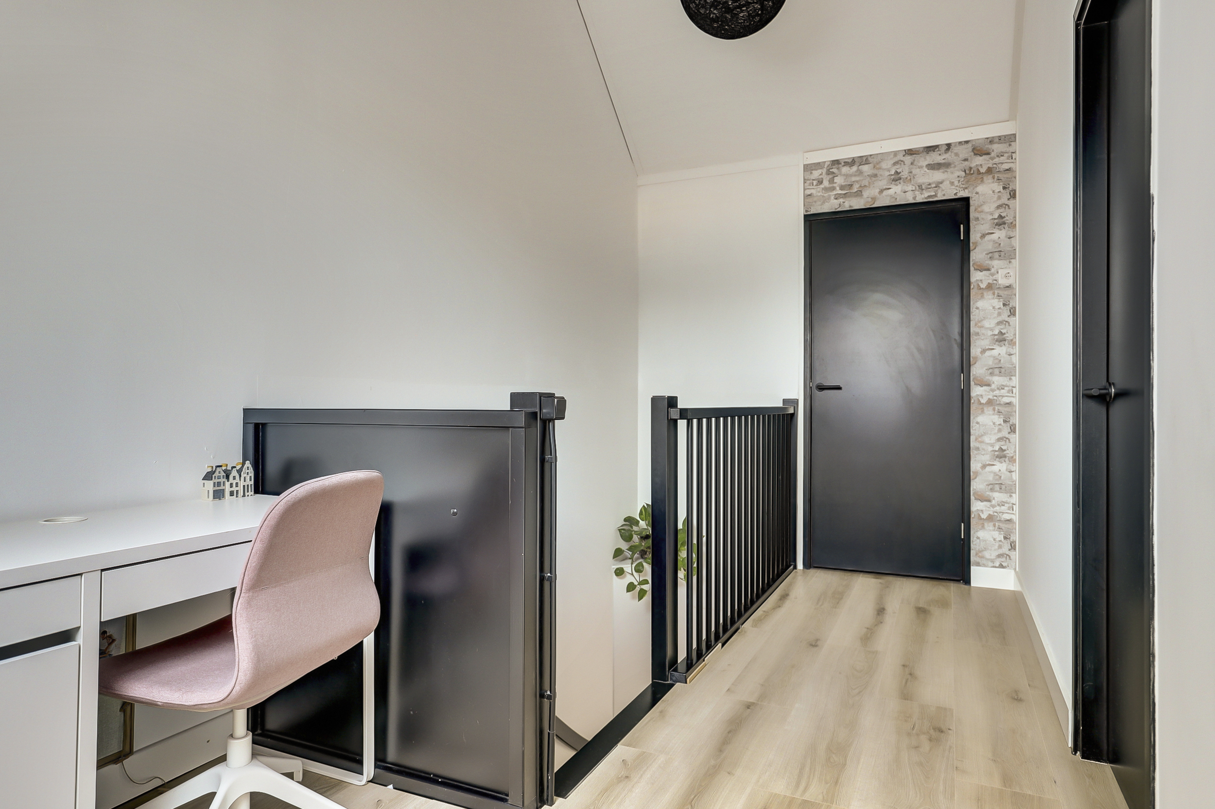 '$houseDetails->street_name'.' '.'$houseDetails->number'