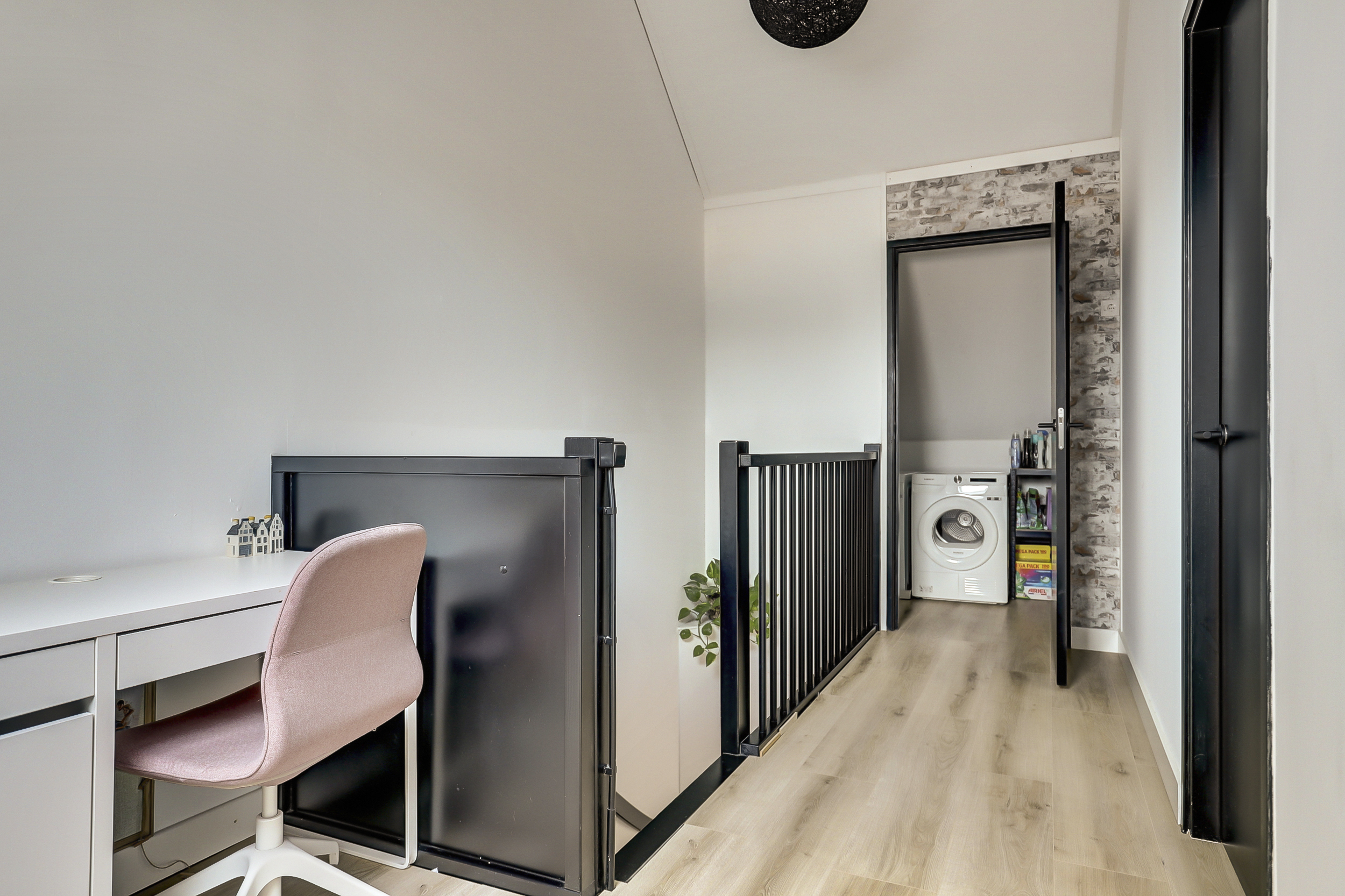 '$houseDetails->street_name'.' '.'$houseDetails->number'