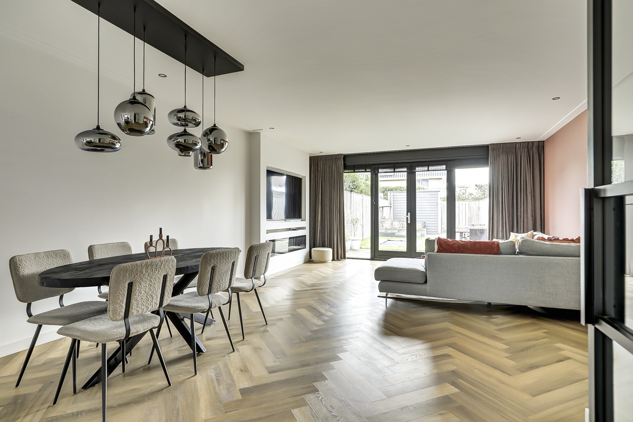 '$houseDetails->street_name'.' '.'$houseDetails->number'