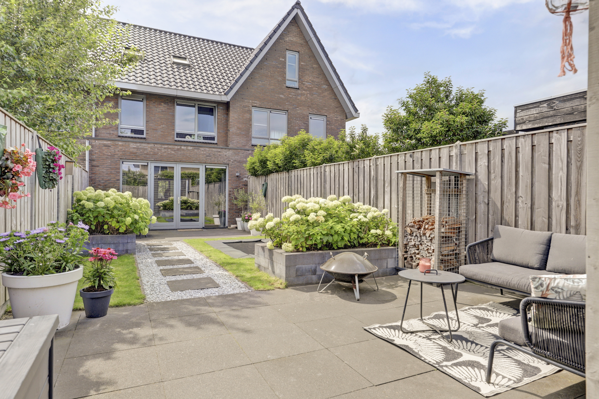 '$houseDetails->street_name'.' '.'$houseDetails->number'