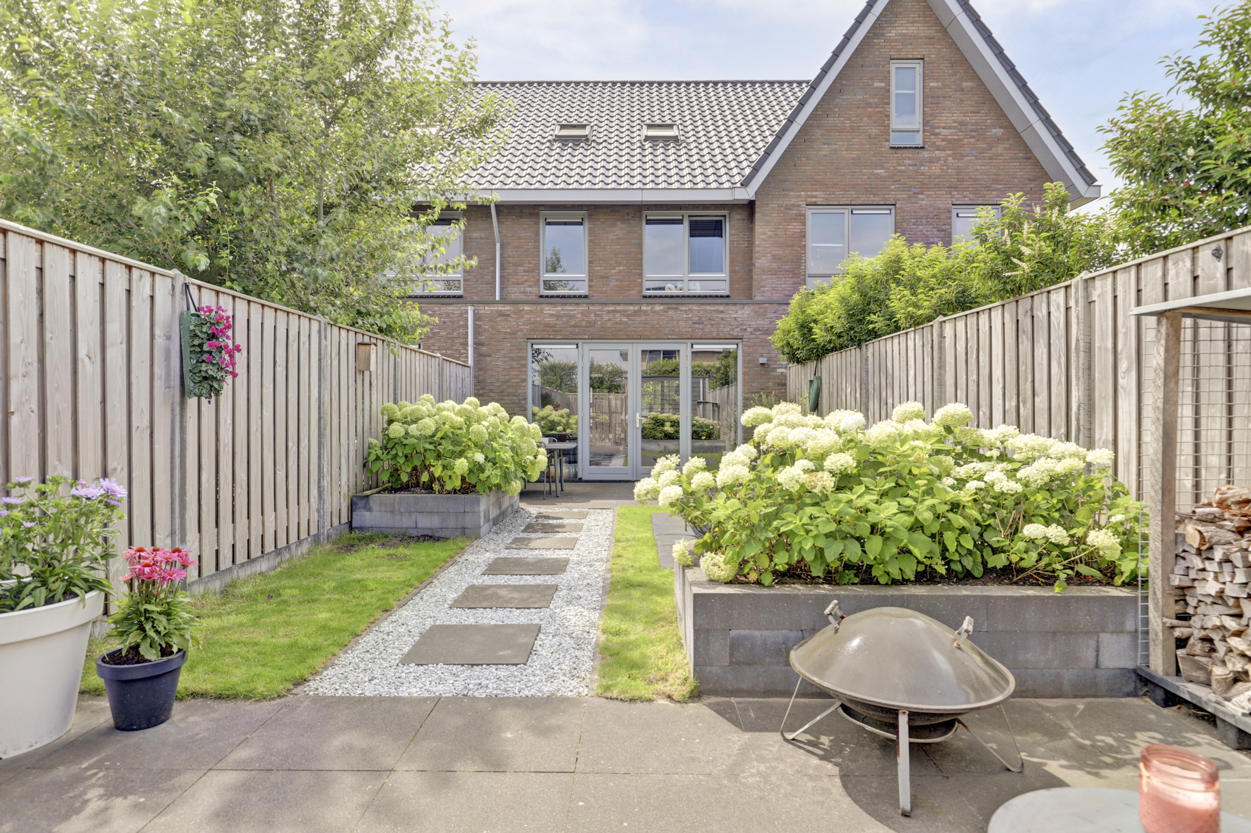 '$houseDetails->street_name'.' '.'$houseDetails->number'