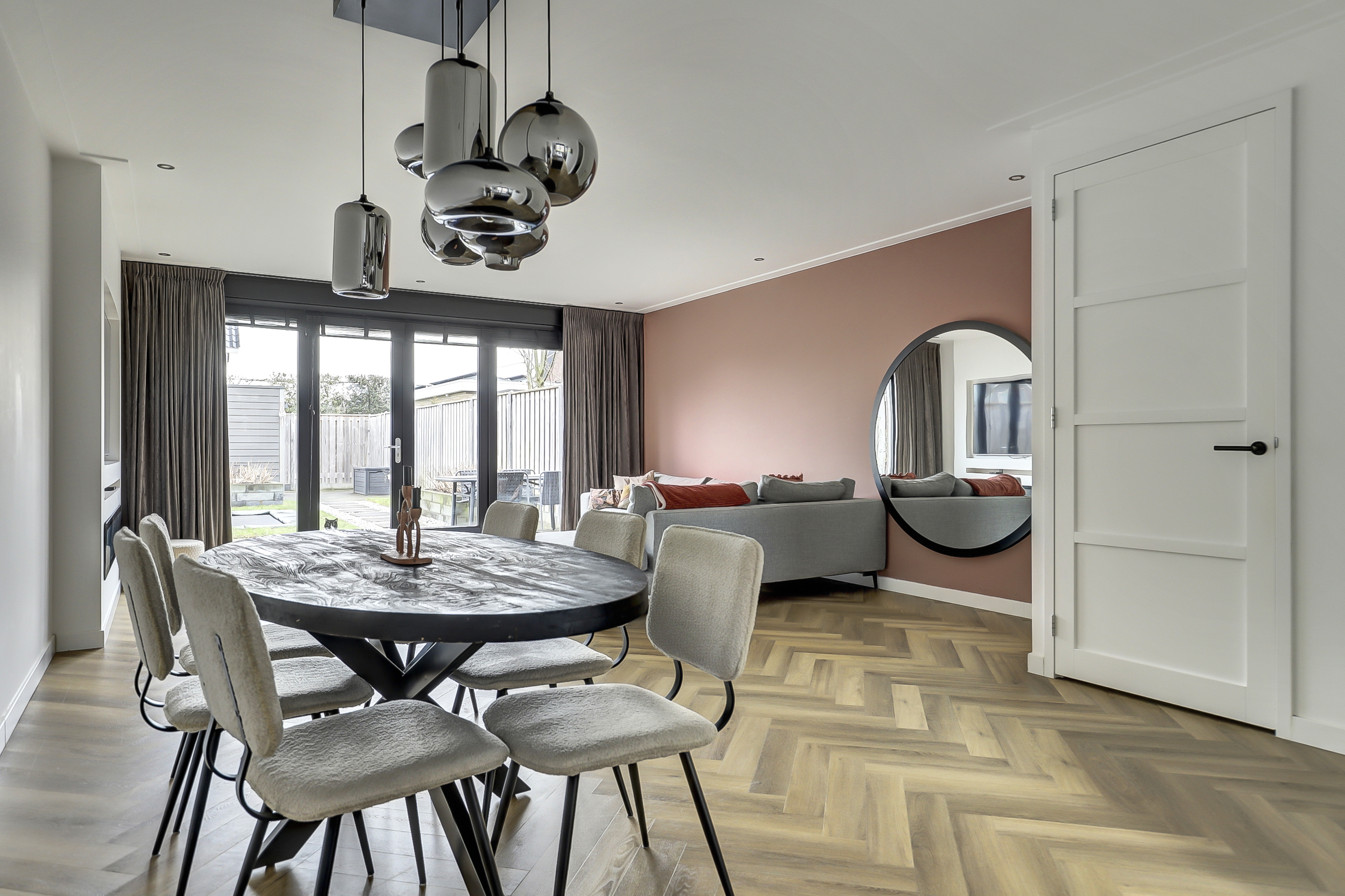 '$houseDetails->street_name'.' '.'$houseDetails->number'