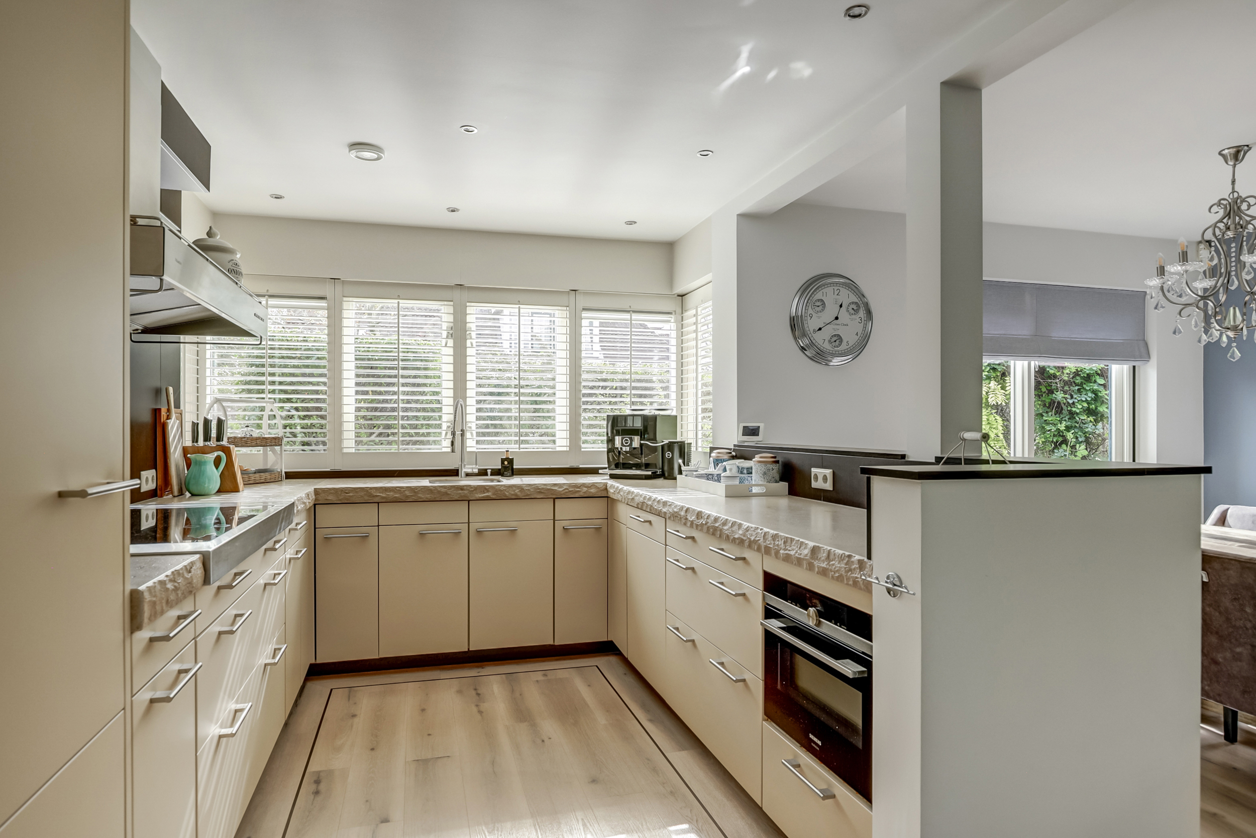 '$houseDetails->street_name'.' '.'$houseDetails->number'