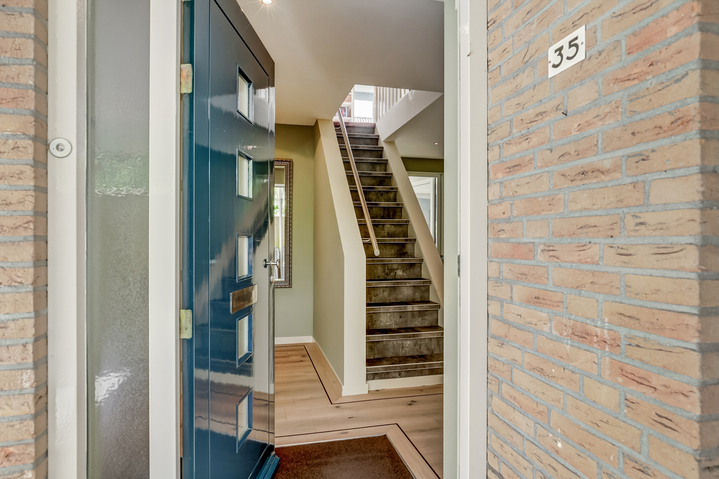 '$houseDetails->street_name'.' '.'$houseDetails->number'