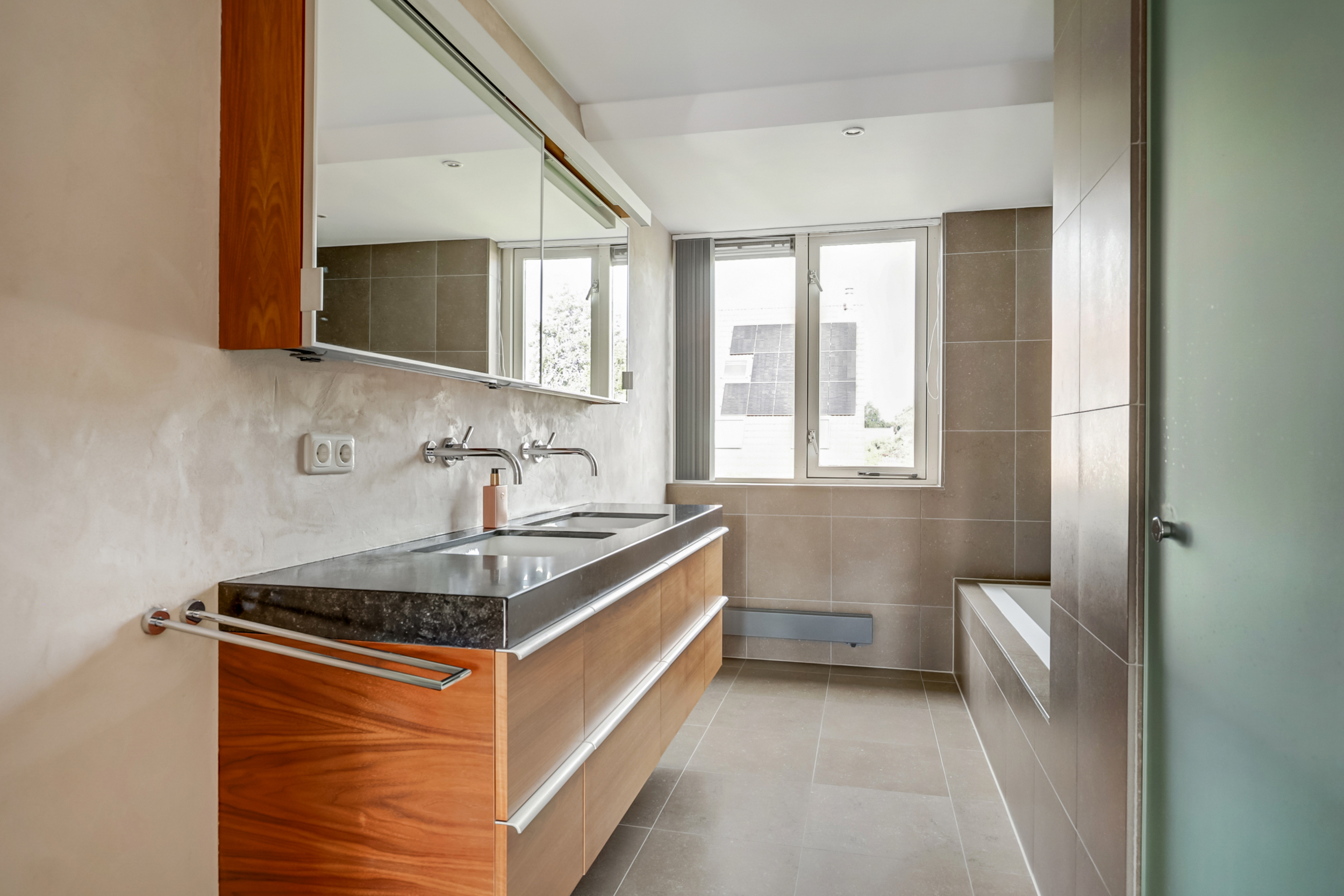 '$houseDetails->street_name'.' '.'$houseDetails->number'