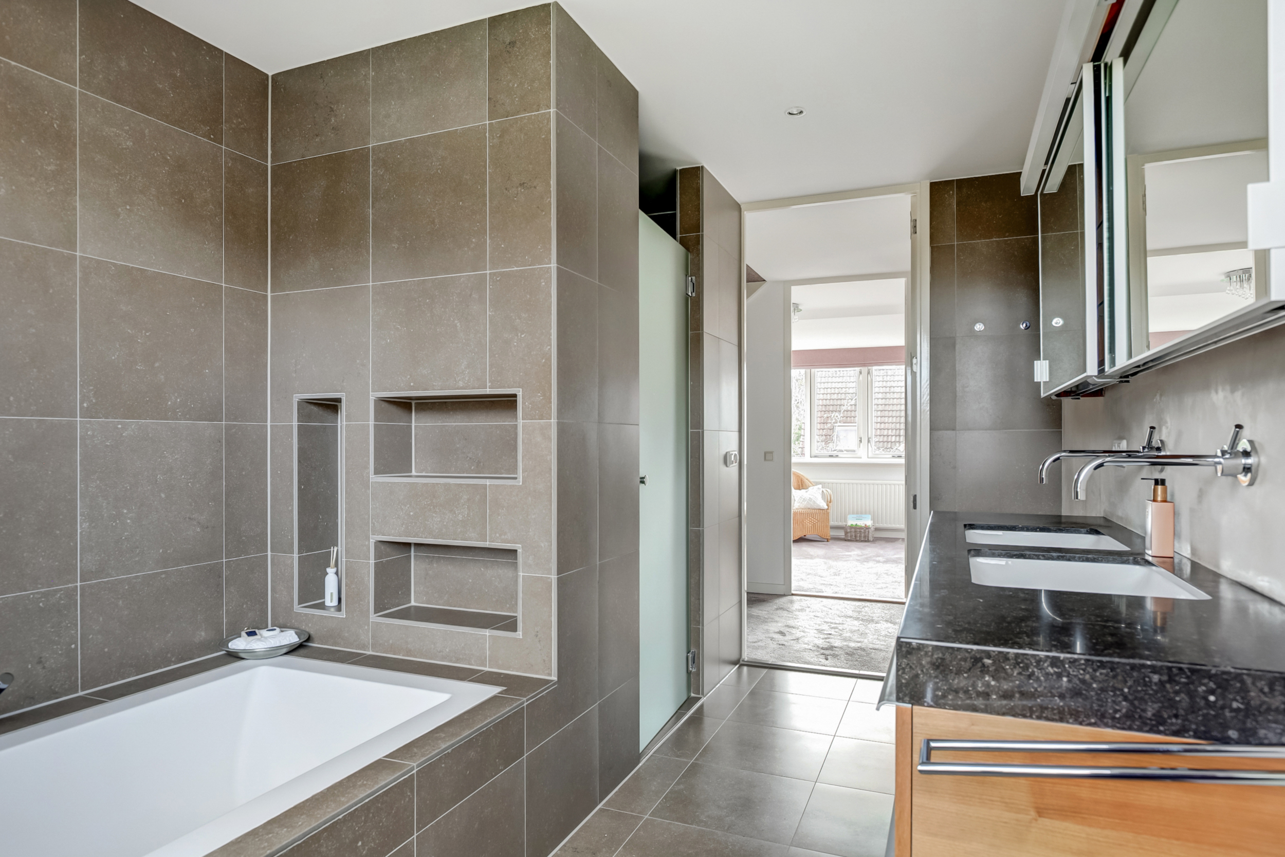 '$houseDetails->street_name'.' '.'$houseDetails->number'