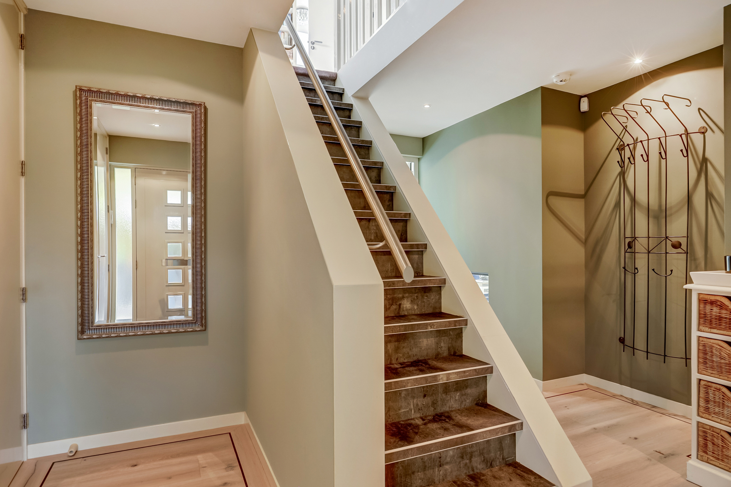 '$houseDetails->street_name'.' '.'$houseDetails->number'