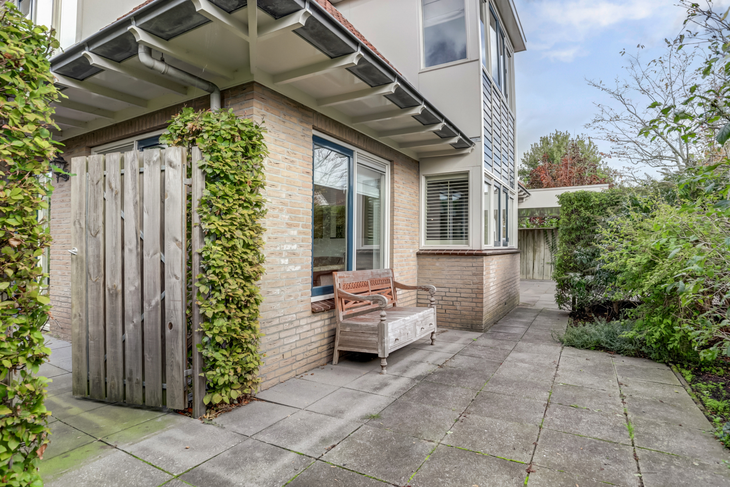 '$houseDetails->street_name'.' '.'$houseDetails->number'