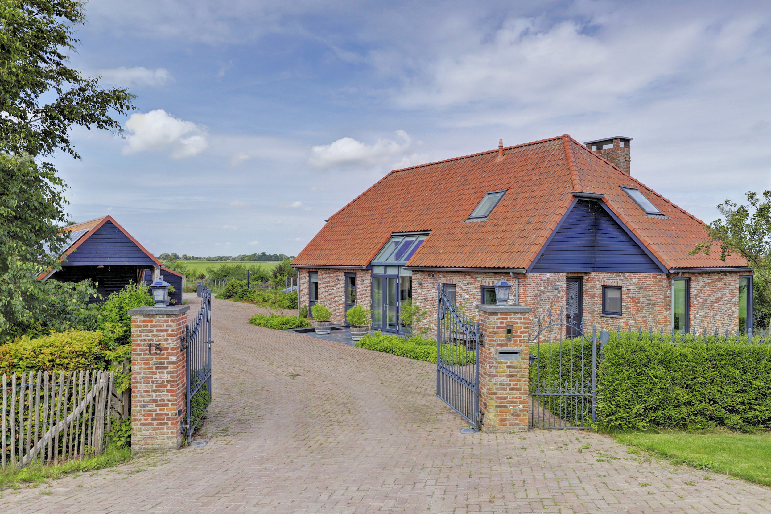 '$houseDetails->street_name'.' '.'$houseDetails->number'