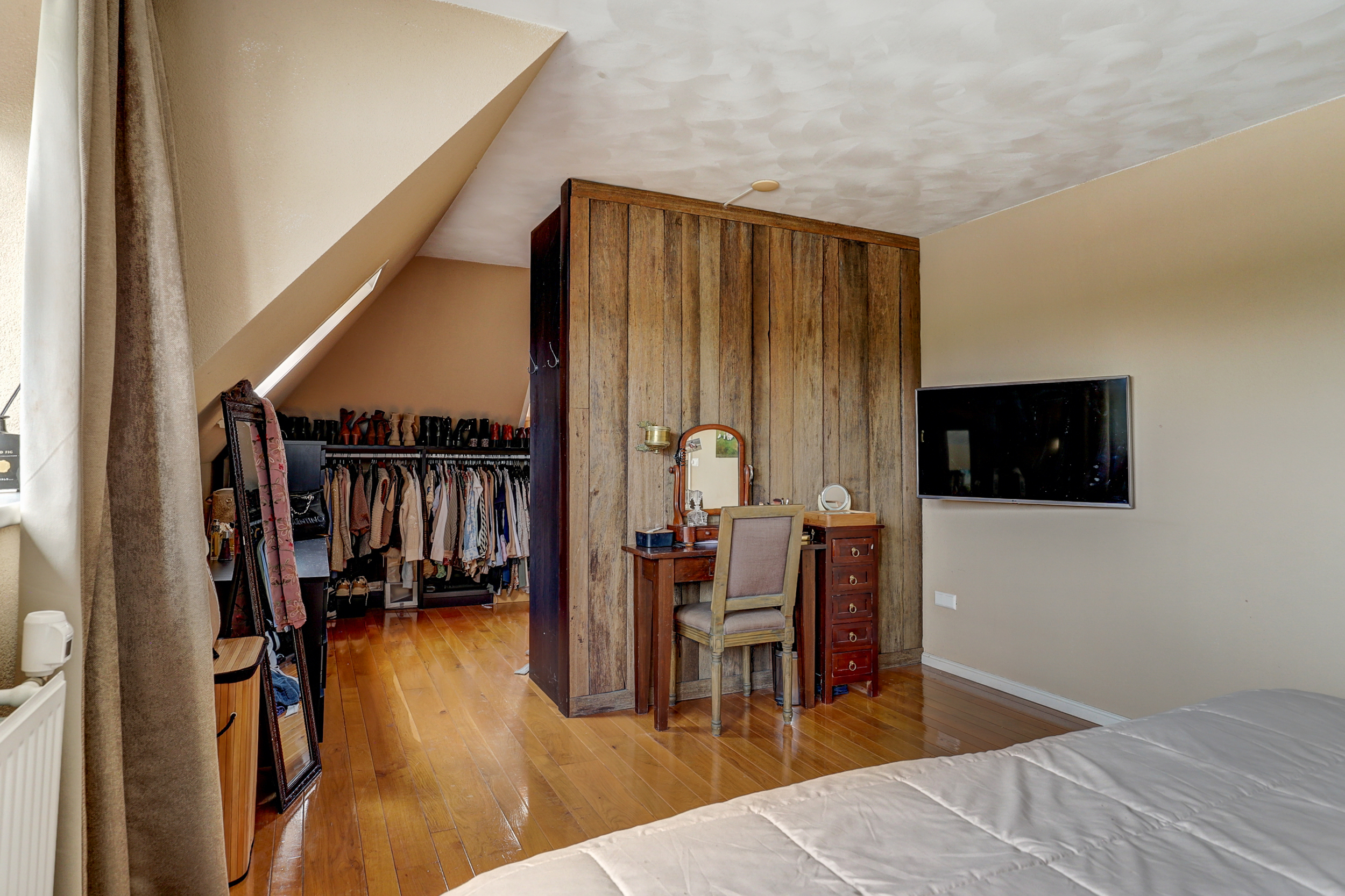 '$houseDetails->street_name'.' '.'$houseDetails->number'