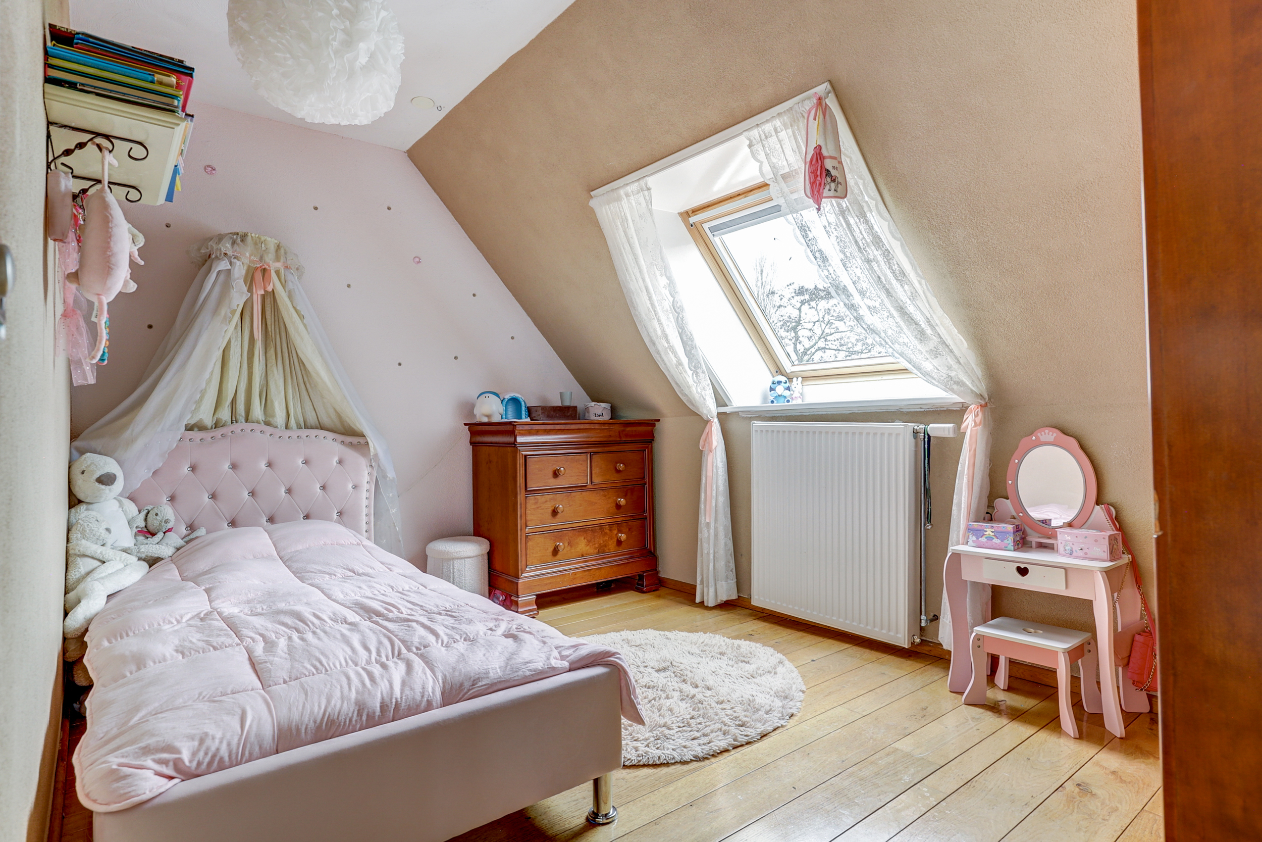 '$houseDetails->street_name'.' '.'$houseDetails->number'