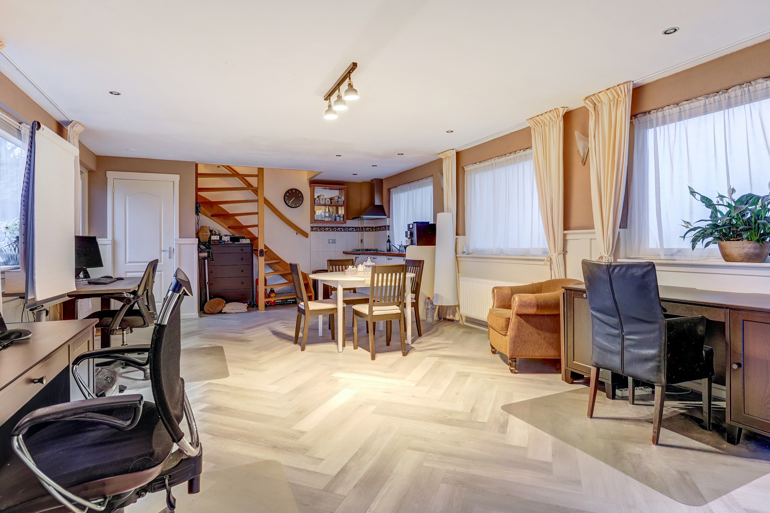 '$houseDetails->street_name'.' '.'$houseDetails->number'