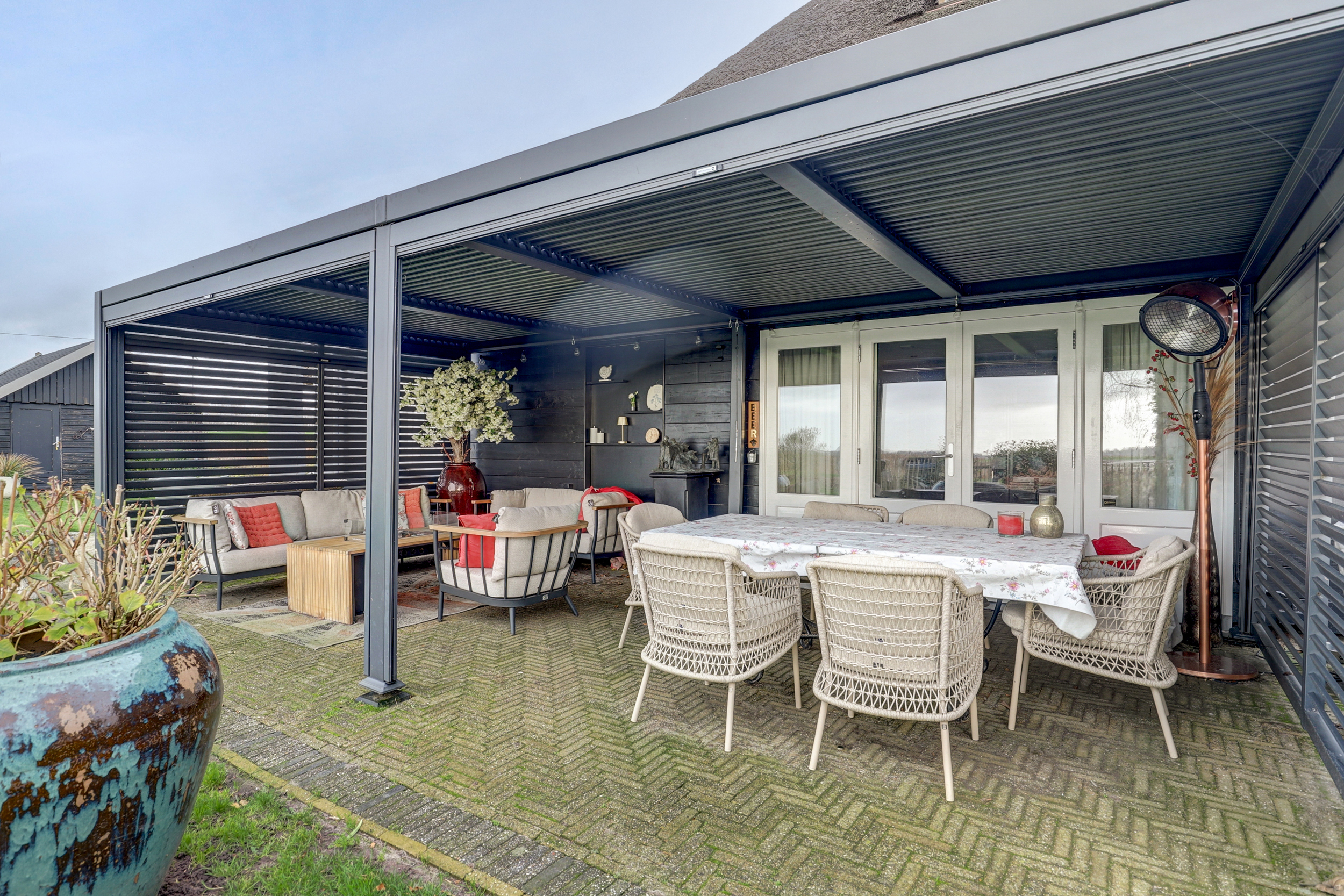 '$houseDetails->street_name'.' '.'$houseDetails->number'