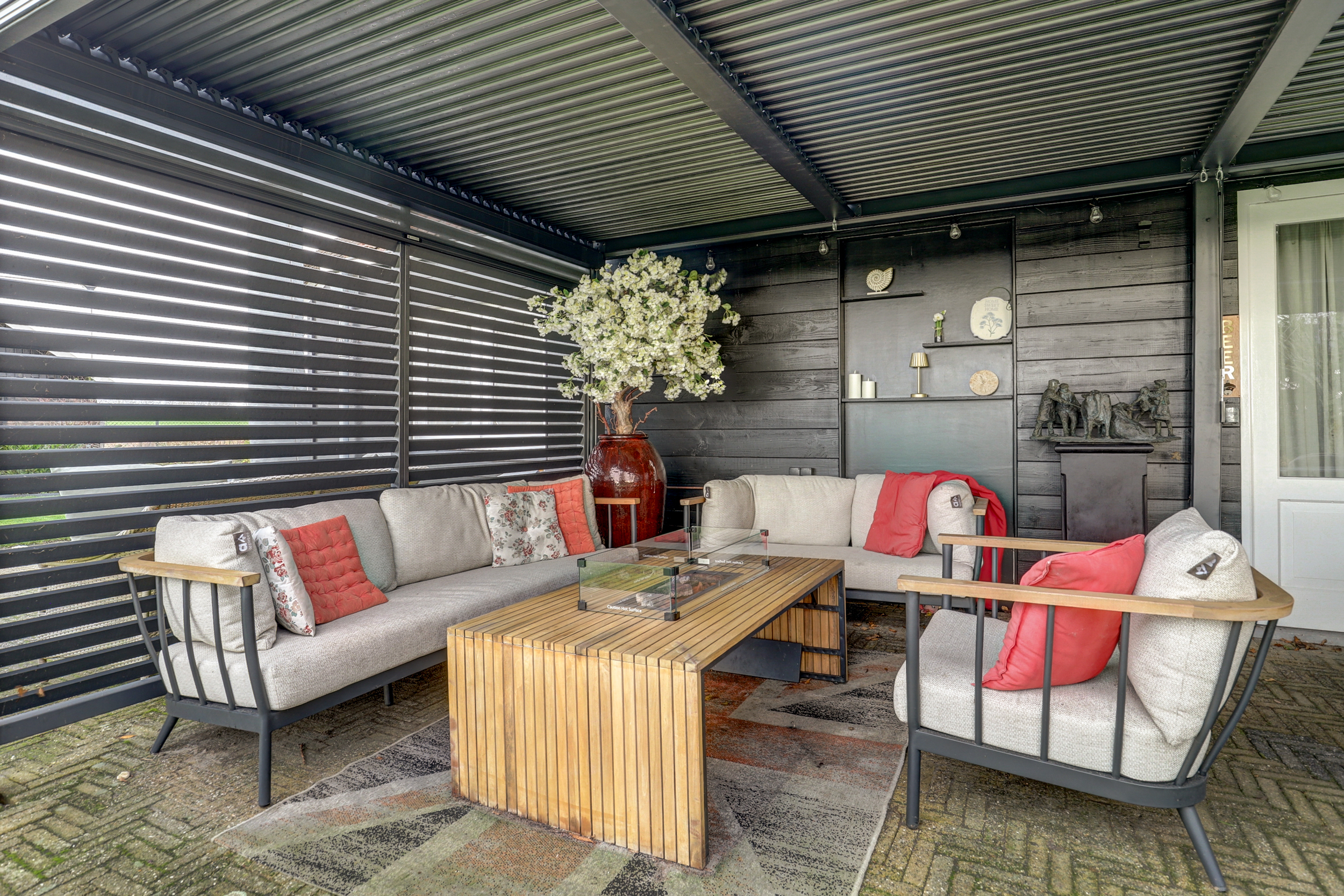 '$houseDetails->street_name'.' '.'$houseDetails->number'