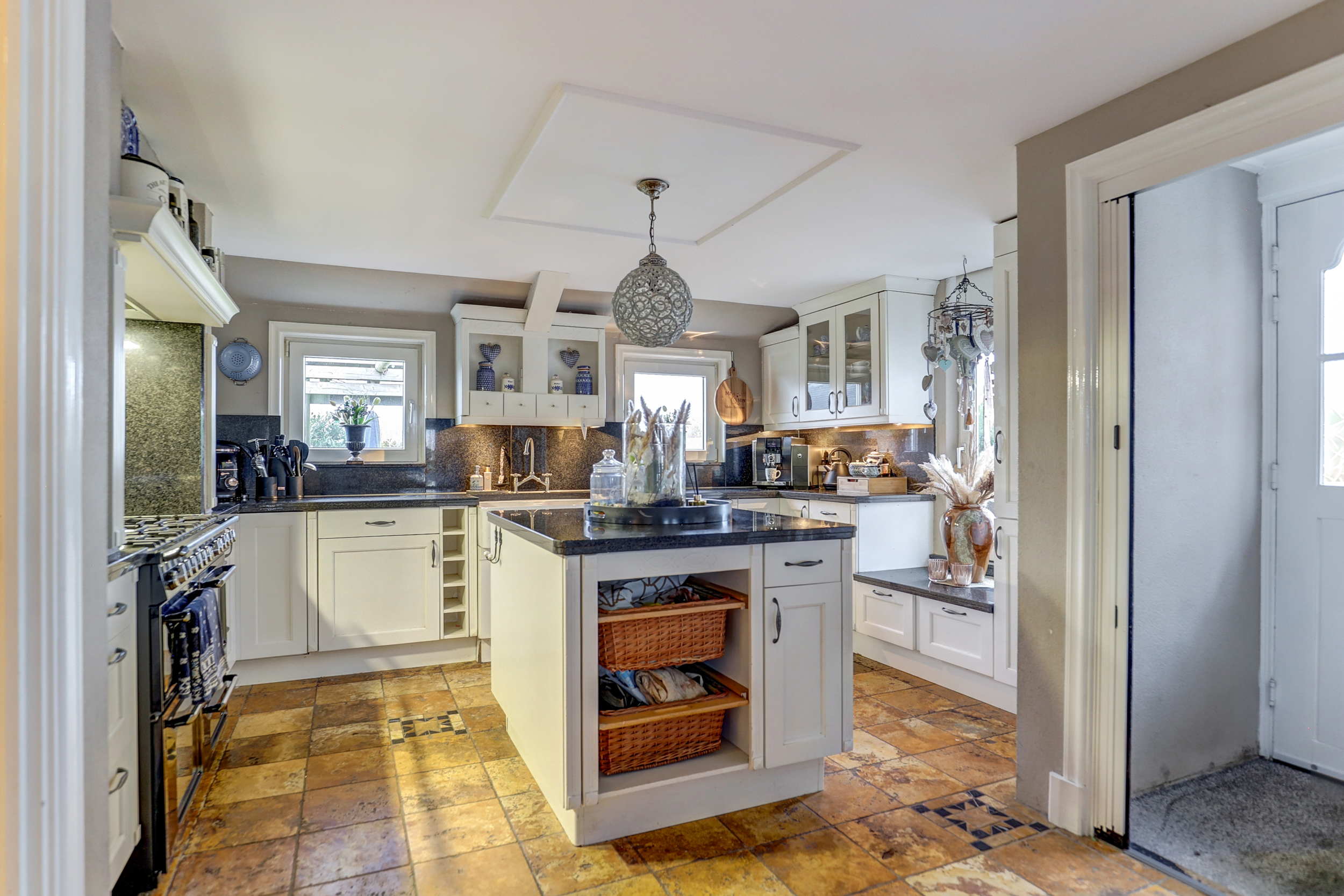 '$houseDetails->street_name'.' '.'$houseDetails->number'