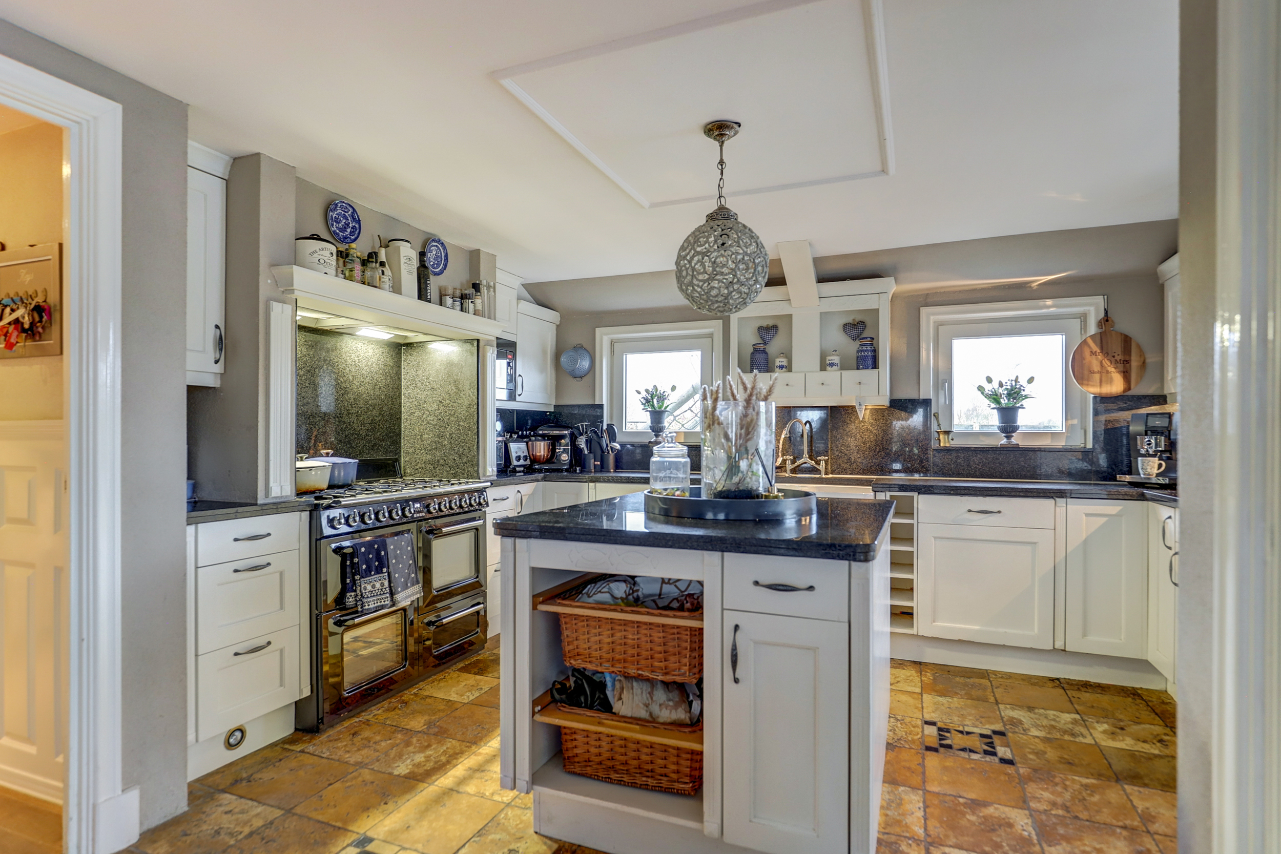 '$houseDetails->street_name'.' '.'$houseDetails->number'