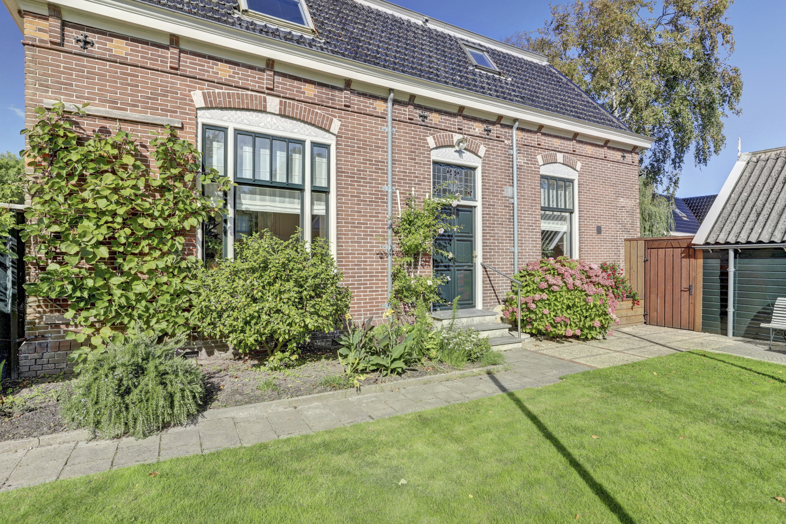 '$houseDetails->street_name'.' '.'$houseDetails->number'